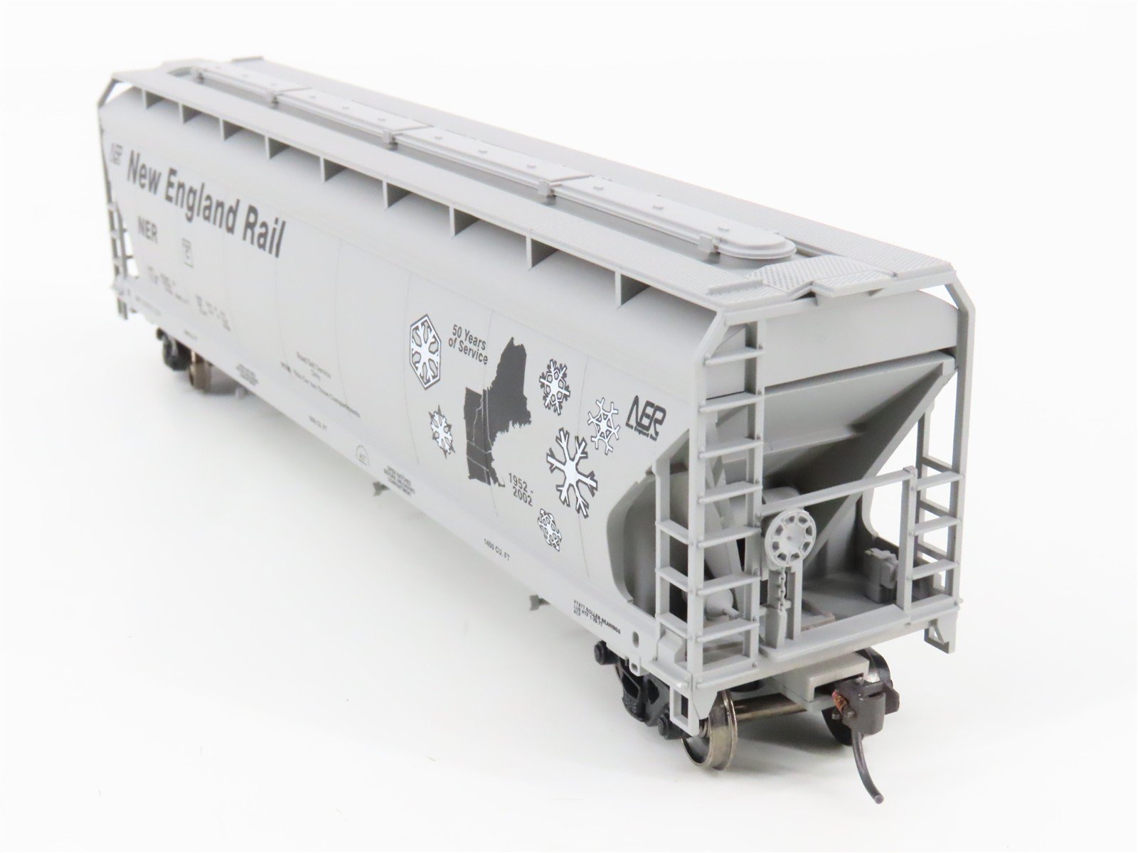 HO Scale Accurail NER New England Rail 3-Bay Covered Hopper #55550 - Upgraded