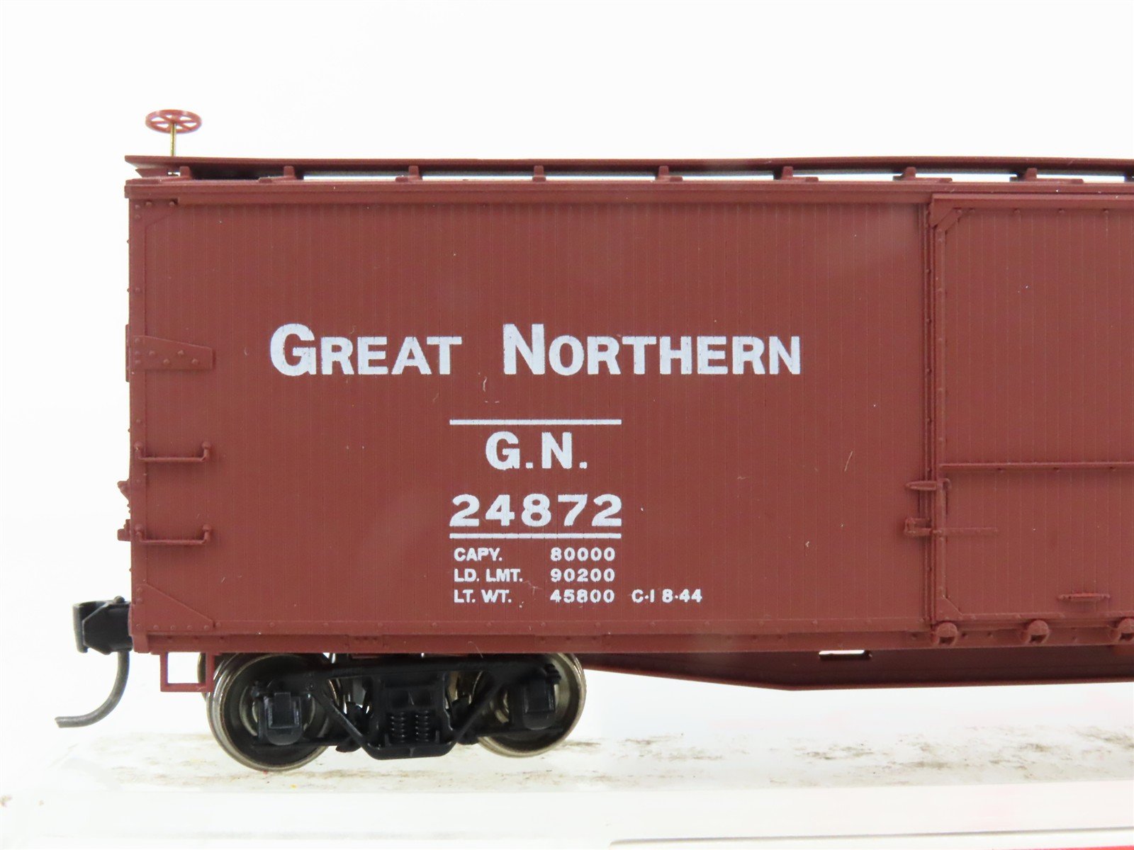HO Scale Accurail 1595 GN Glacier National Park 40' Box Car #24872 - Upgraded