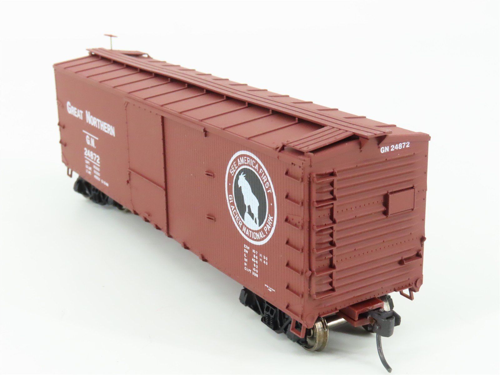 HO Scale Accurail 1595 GN Glacier National Park 40' Box Car #24872 - Upgraded