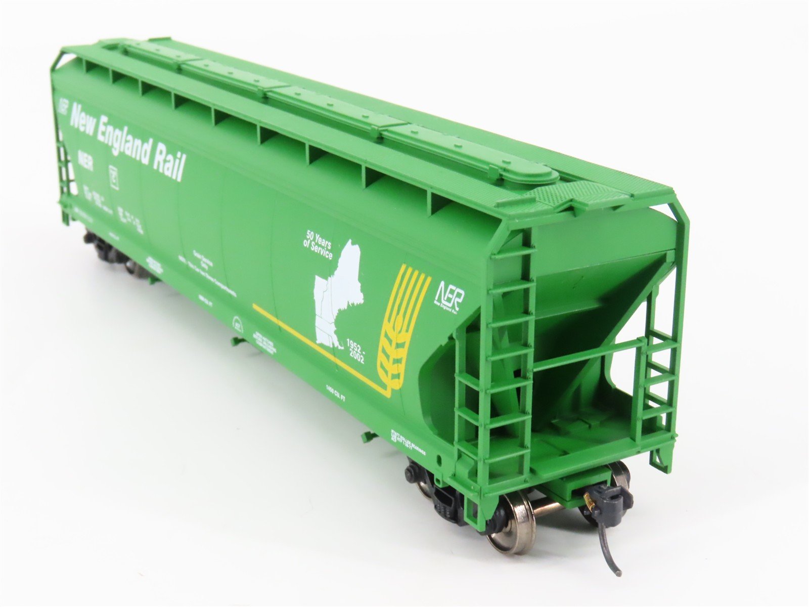 HO Scale Accurail NER New England Rail 50' 3-Bay Covered Hopper #65550 Upgraded