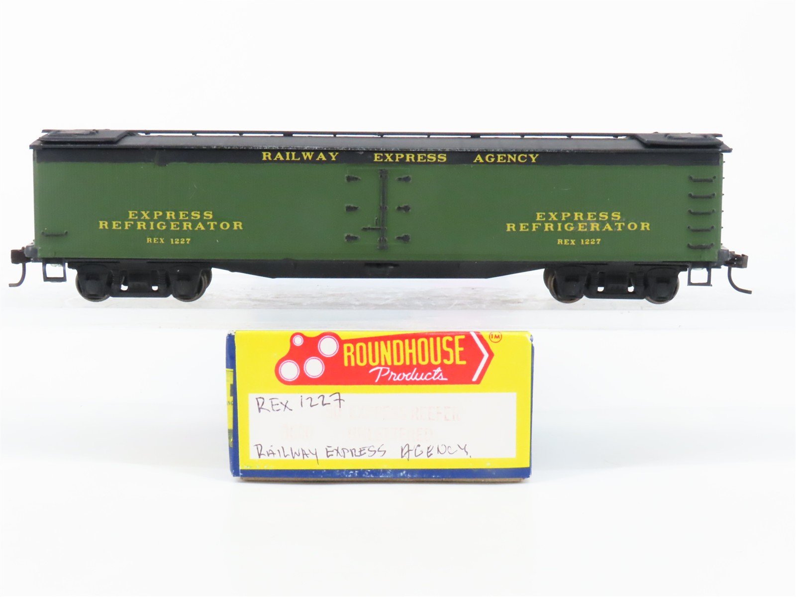 HO Scale Roundhouse 3600 REX Railway Express Agency 50' Reefer #1227 - Custom