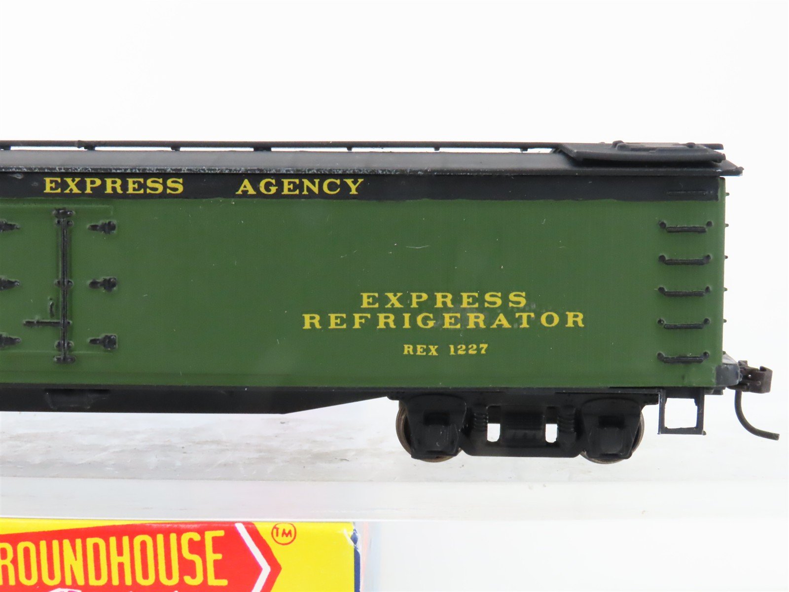 HO Scale Roundhouse 3600 REX Railway Express Agency 50' Reefer #1227 - Custom