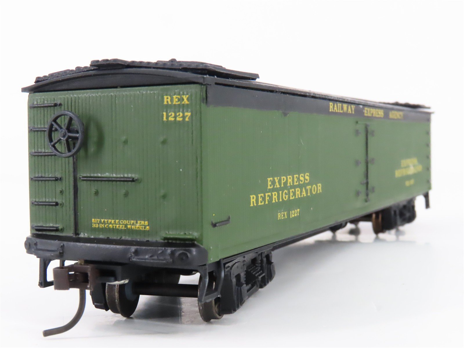 HO Scale Roundhouse 3600 REX Railway Express Agency 50' Reefer #1227 - Custom