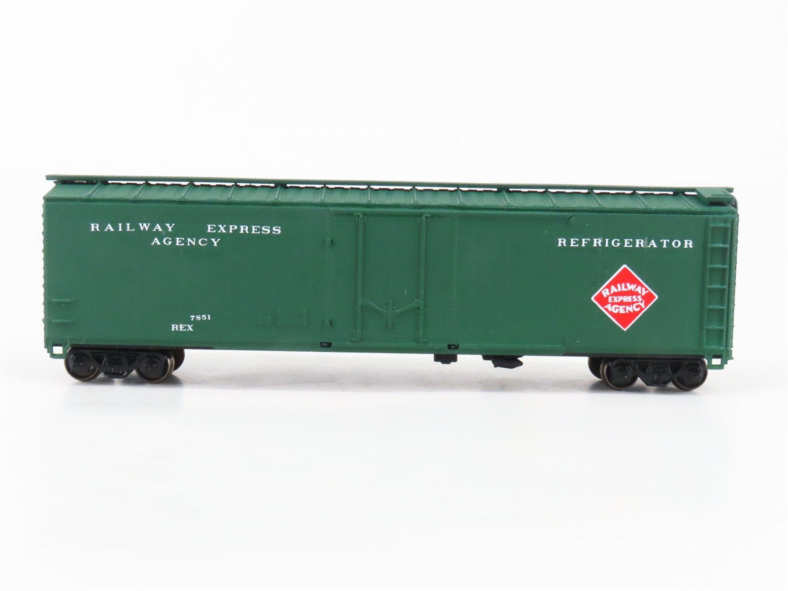 HO Scale Roundhouse REX Railway Express Agency 50' Plug Door Reefer - Custom