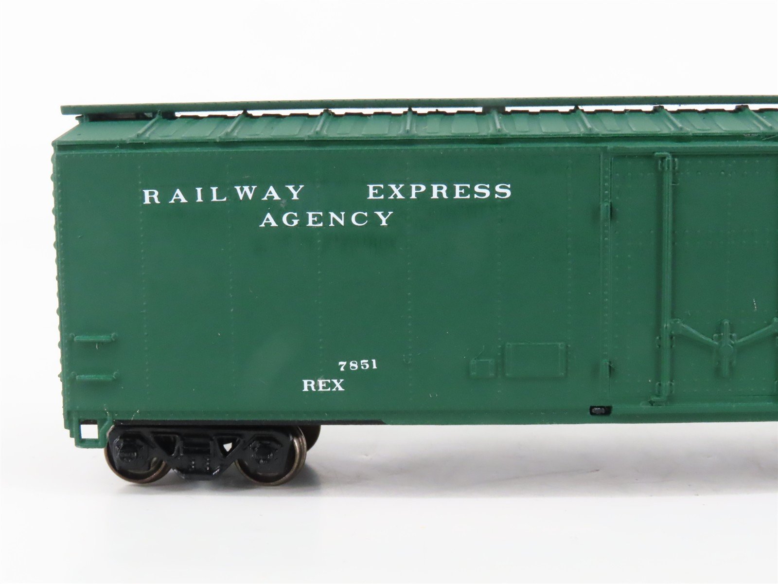 HO Scale Roundhouse REX Railway Express Agency 50' Plug Door Reefer - Custom