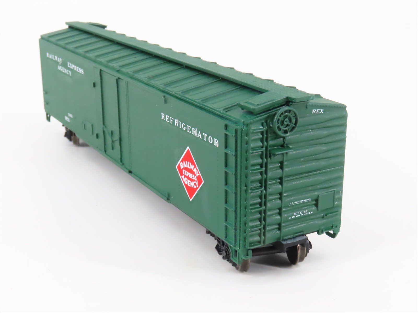 HO Scale Roundhouse REX Railway Express Agency 50' Plug Door Reefer - Custom