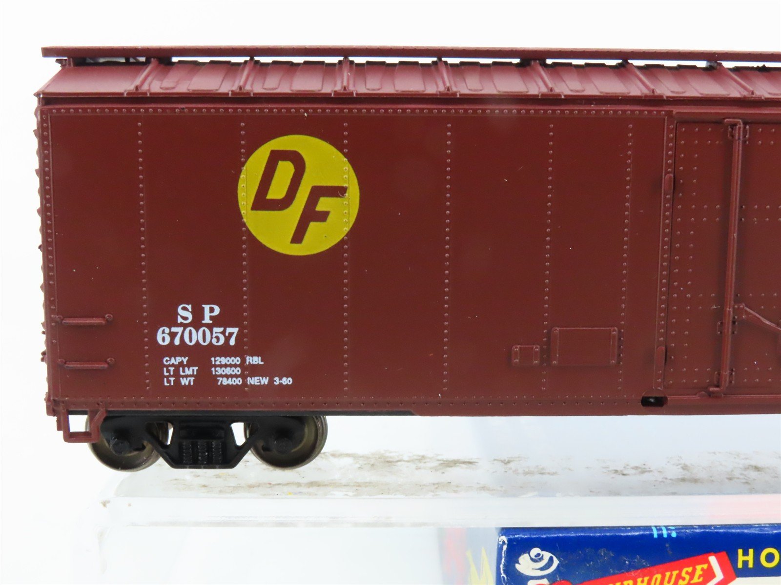 HO Scale Roundhouse 7726 SP Southern Pacific 50' Box Car #670057 - Upgraded