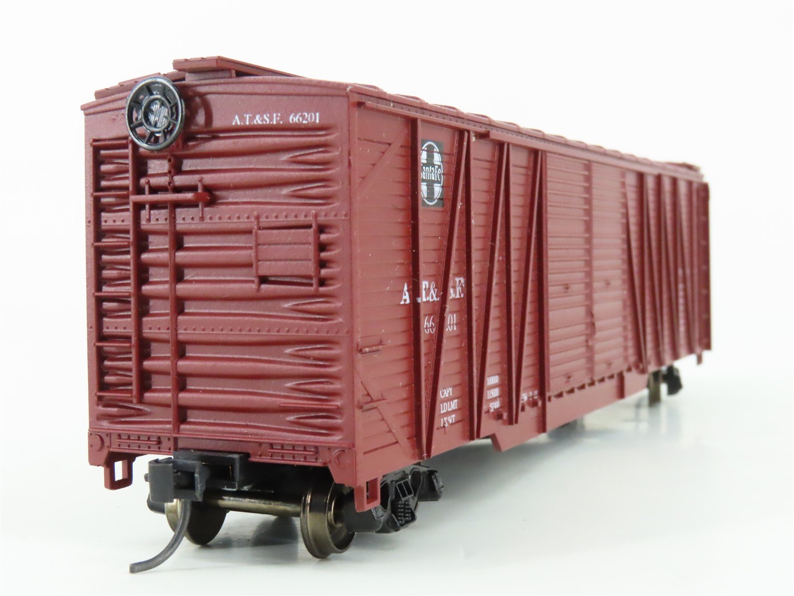 HO Scale Roundhouse 2133 ATSF Santa Fe 50' Automobile Box Car #66201 - Upgraded