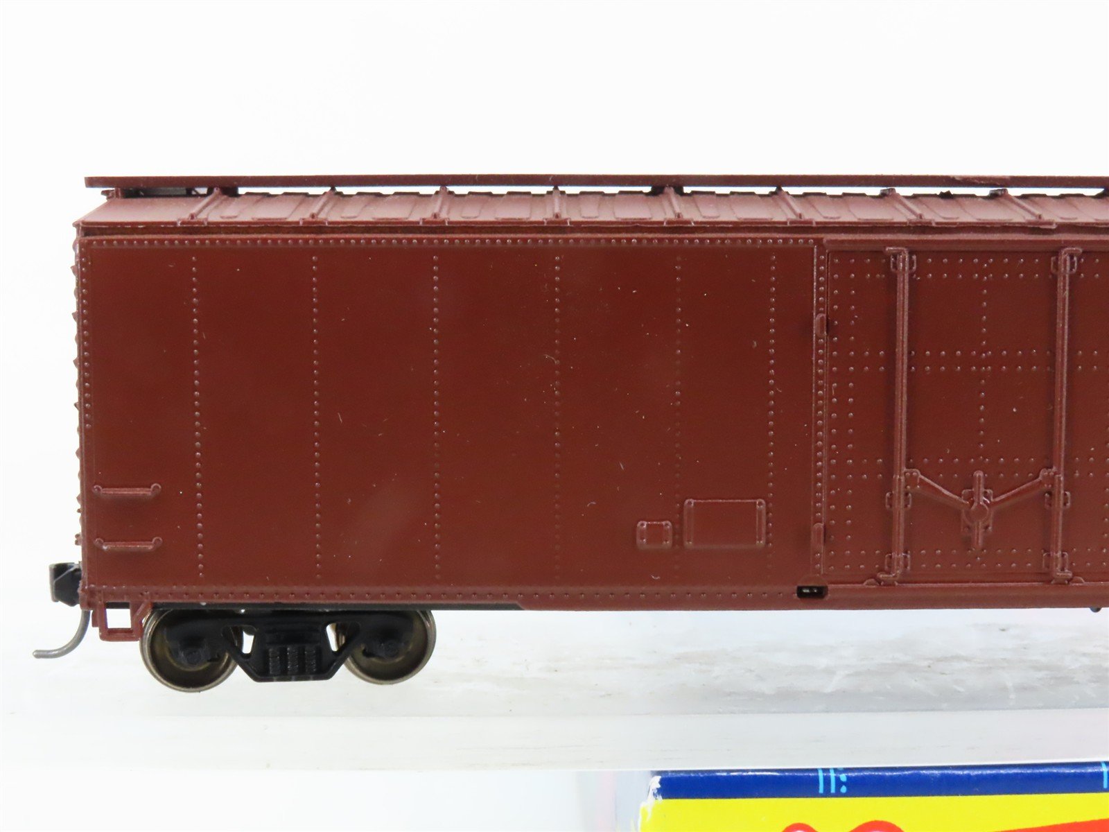 HO Scale Roundhouse 1250 Undecorated 50' Plug Door Box Car - Upgraded