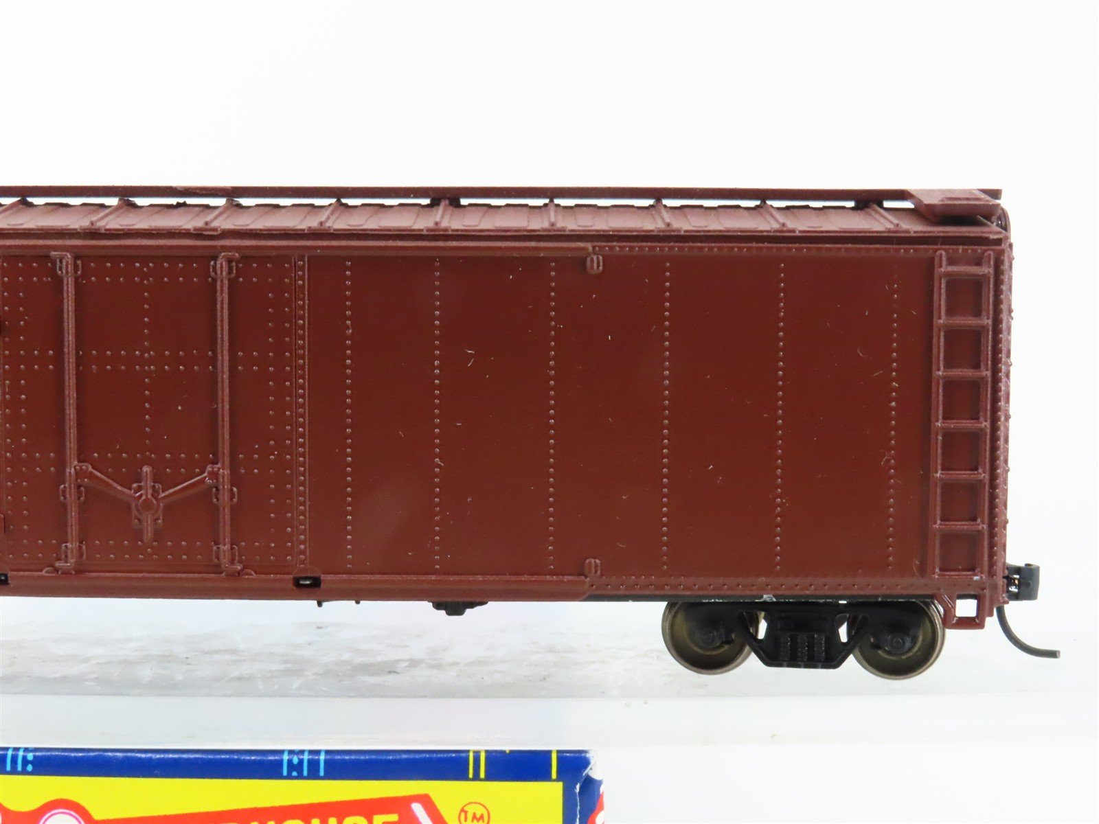 HO Scale Roundhouse 1250 Undecorated 50' Plug Door Box Car - Upgraded