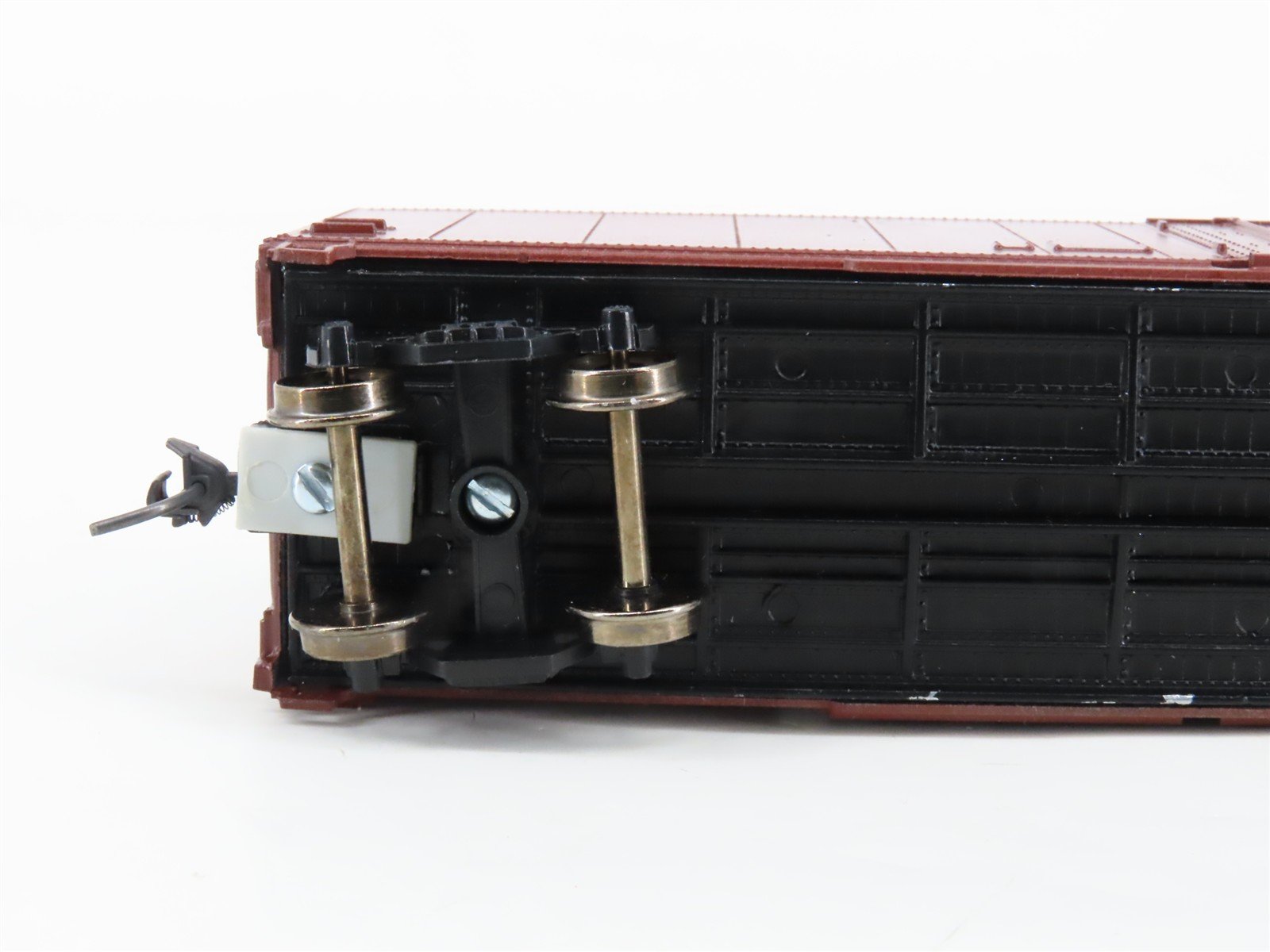 HO Scale Roundhouse 1250 Undecorated 50' Plug Door Box Car - Upgraded