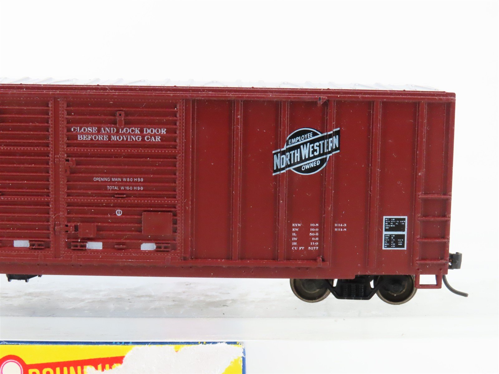 HO Scale Roundhouse 1983 CNW Chicago North Western 50' Box Car #61624 - Upgraded