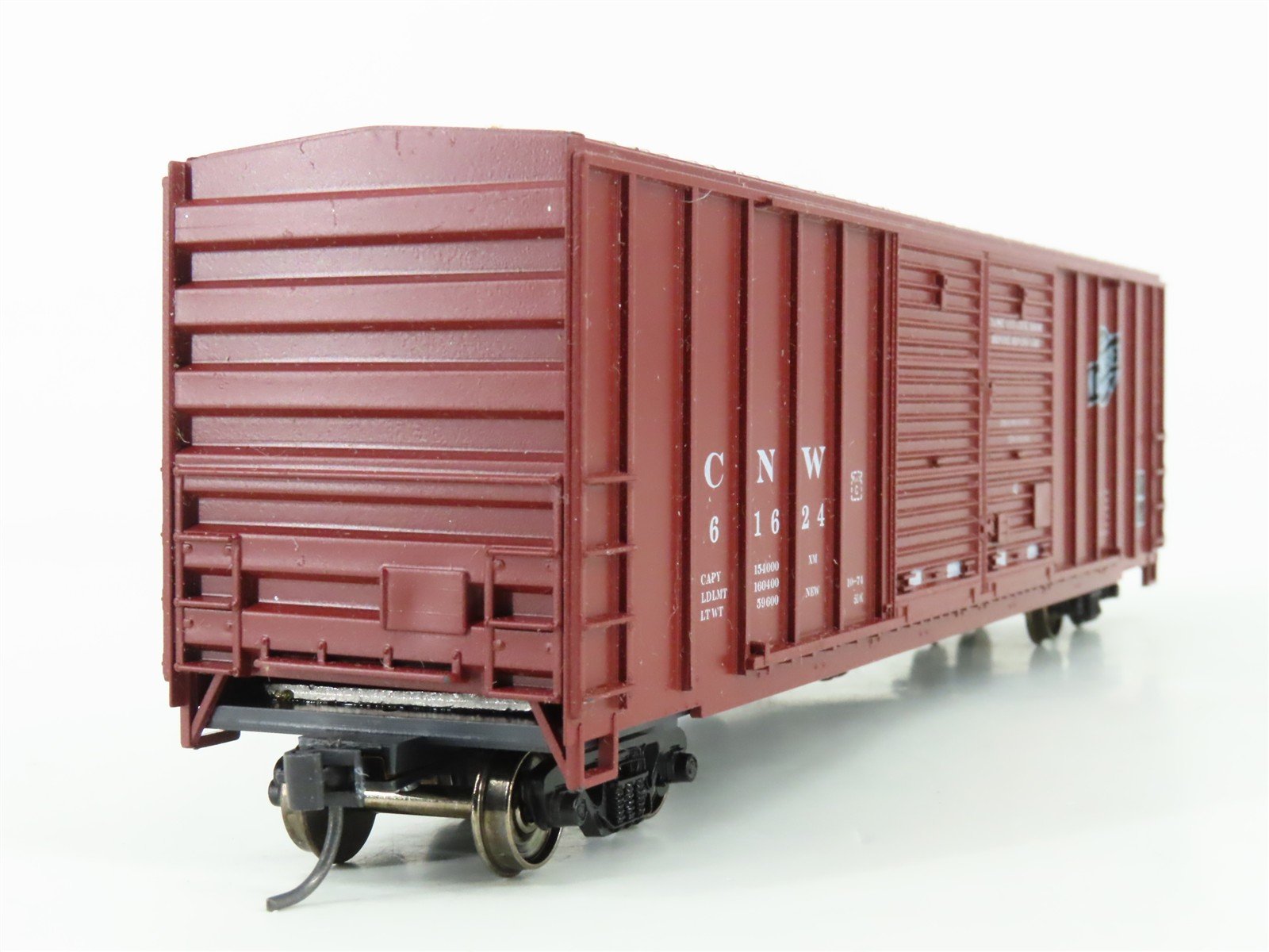 HO Scale Roundhouse 1983 CNW Chicago North Western 50' Box Car #61624 - Upgraded