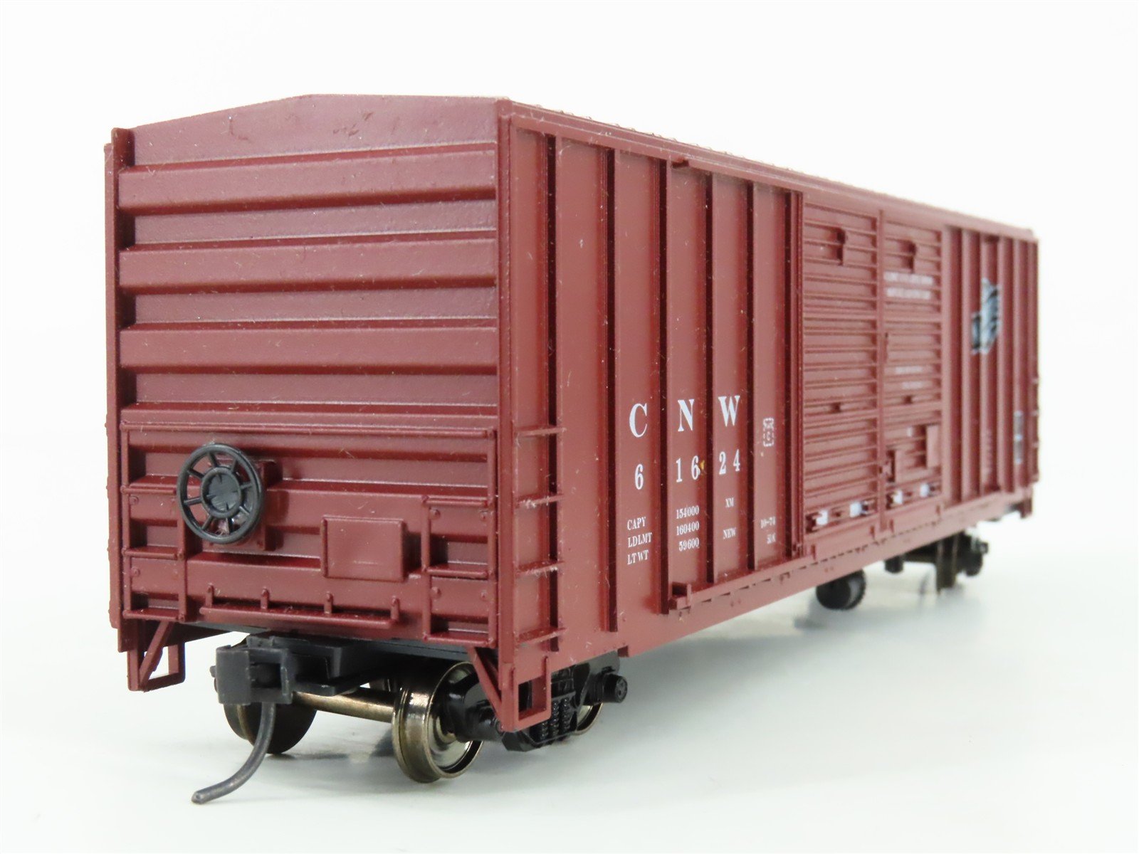 HO Scale Roundhouse 1983 CNW Chicago North Western 50' Box Car #61624 - Upgraded