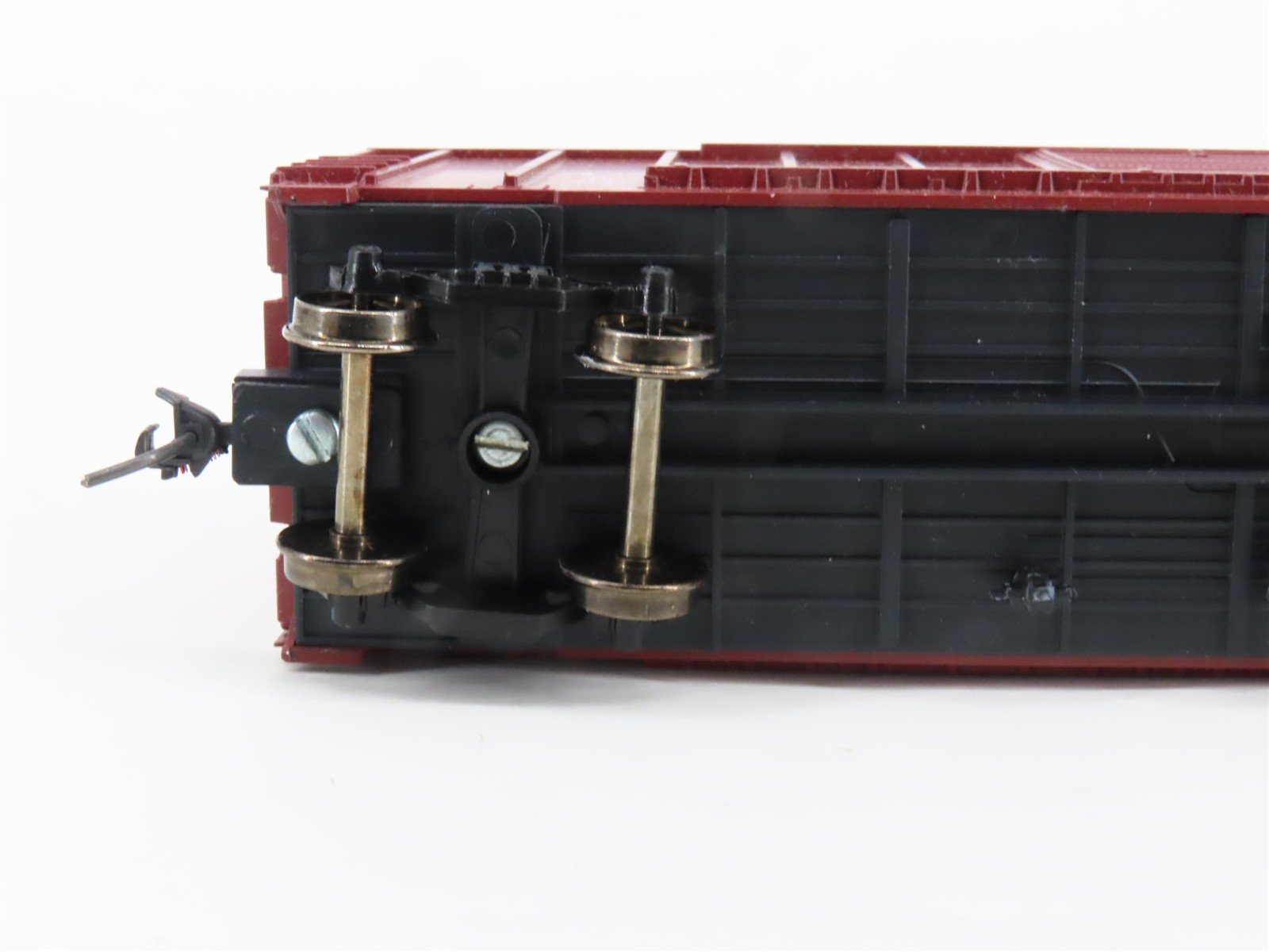 HO Scale Roundhouse 1983 CNW Chicago North Western 50' Box Car #61624 - Upgraded