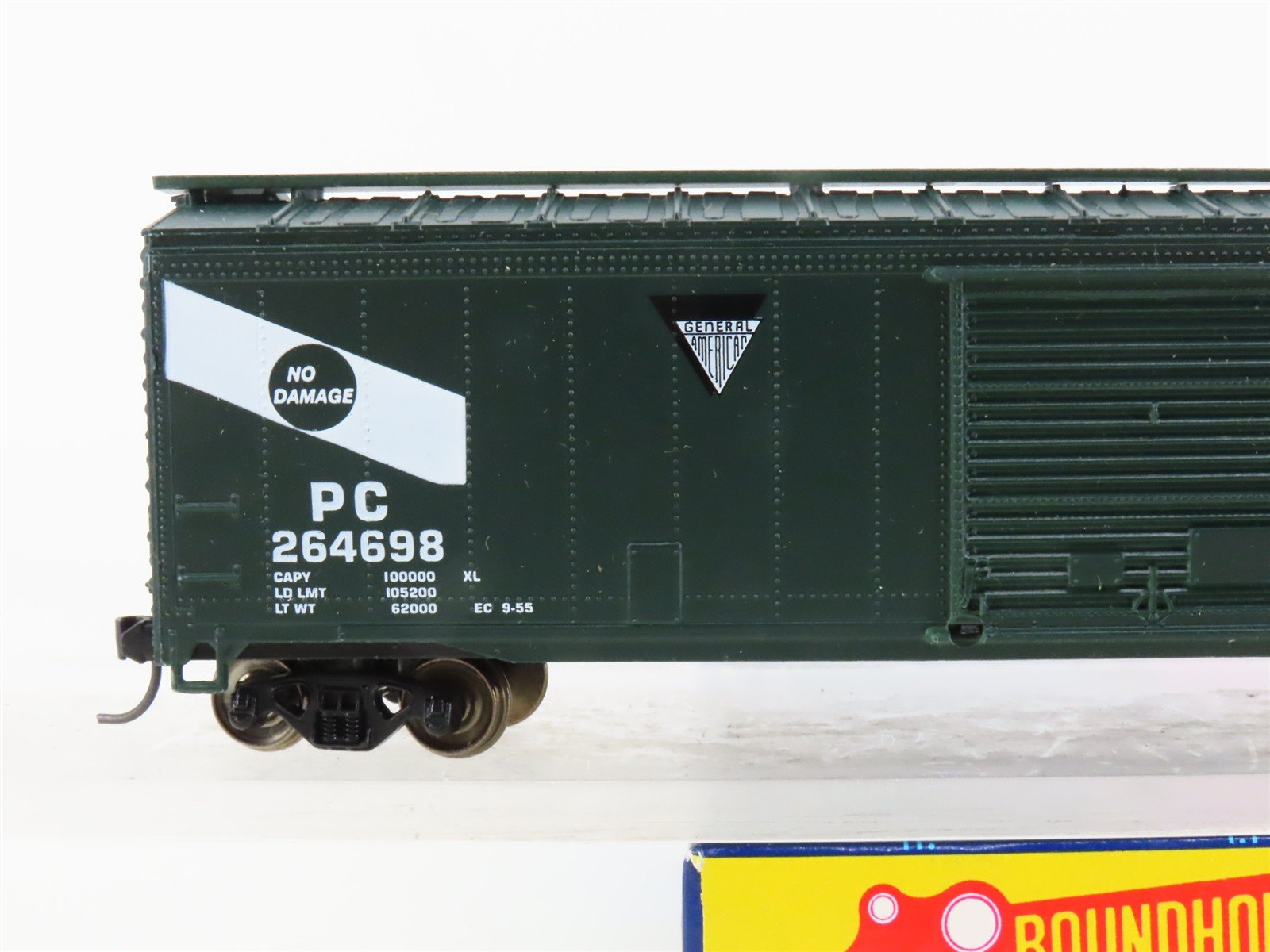 HO Scale Roundhouse 1192 PRR/PC Penn Central 50' GAEX Box Car #264698 Upgraded