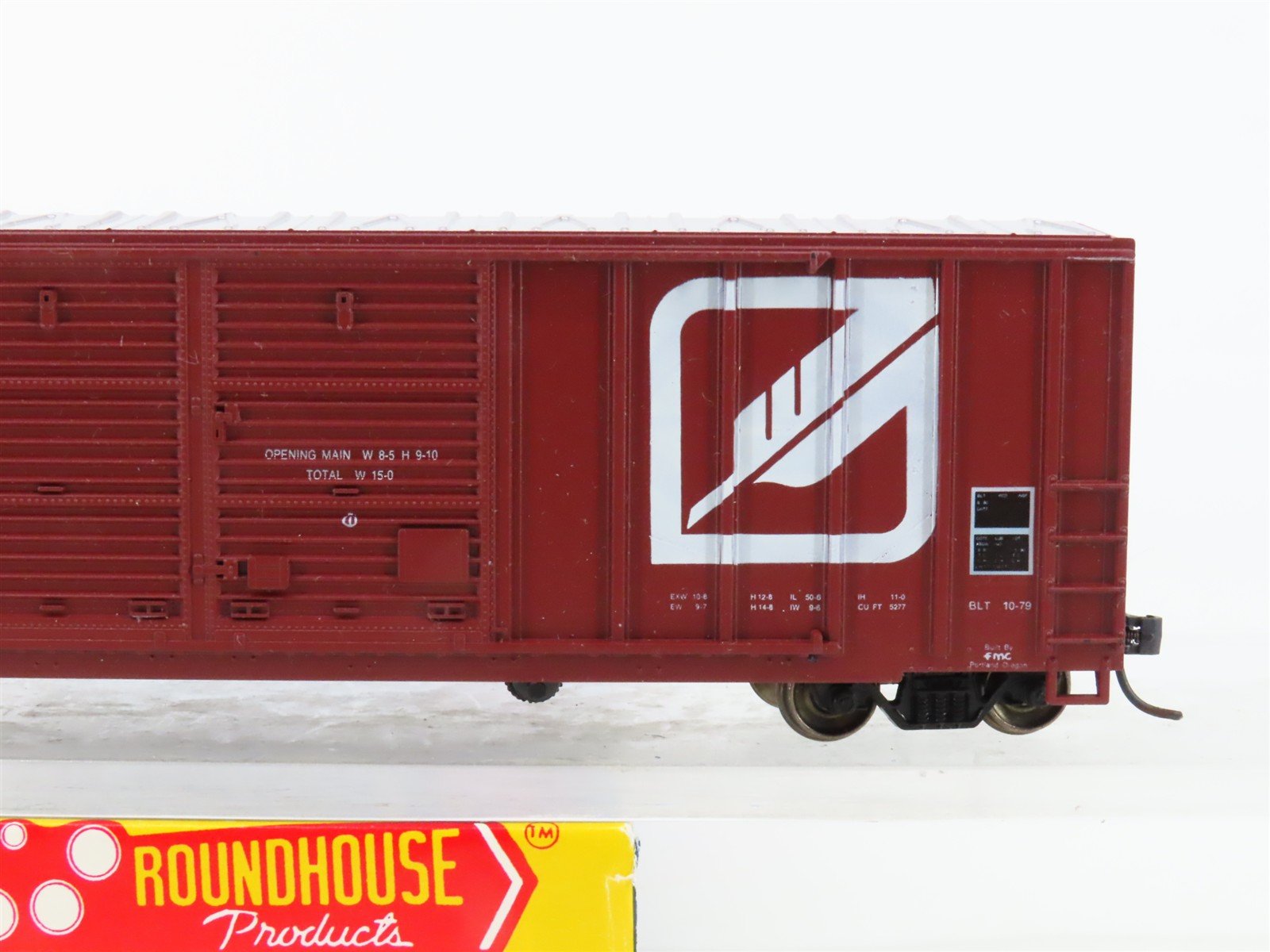 HO Scale Roundhouse 1981 WP Western Pacific Feather 50' Boxcar #38138 - Upgraded