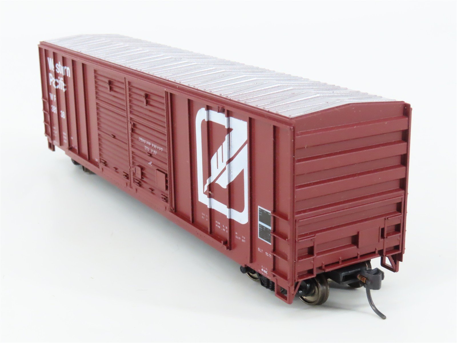 HO Scale Roundhouse 1981 WP Western Pacific Feather 50' Boxcar #38138 - Upgraded