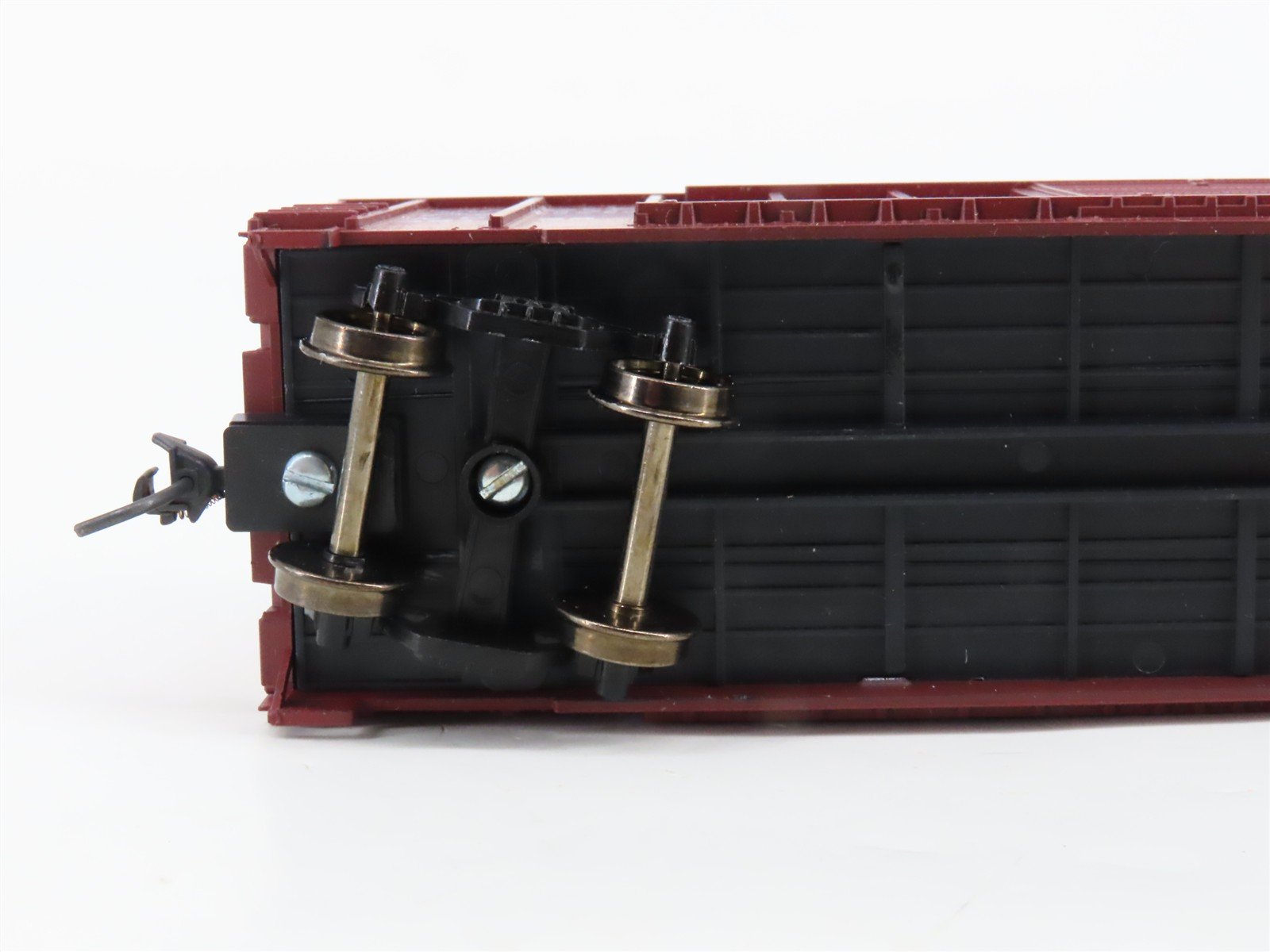 HO Scale Roundhouse 1981 WP Western Pacific Feather 50' Boxcar #38138 - Upgraded