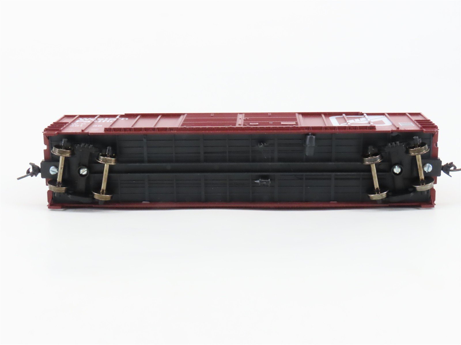 HO Scale Roundhouse 1981 WP Western Pacific Feather 50' Boxcar #38138 - Upgraded