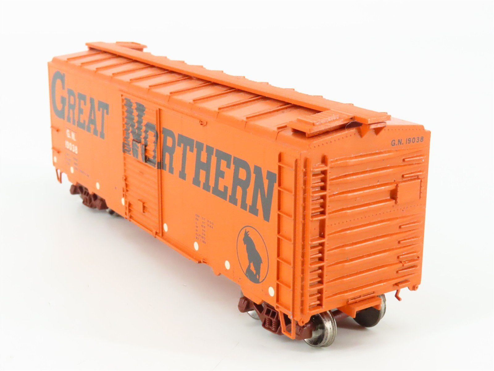 HO Scale Roundhouse DL1-1:98 GN Great Northern 40' Box Car #19038 - Upgraded