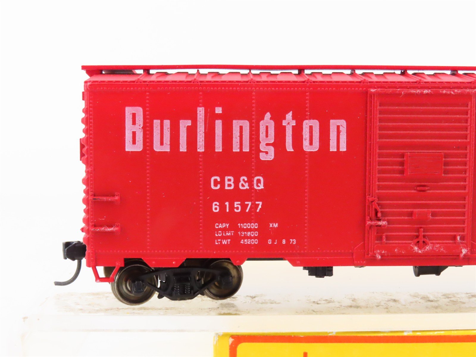 HO Scale Accurail 3216 CB&Q Burlington Route 40' Box Car #61577 - Upgraded