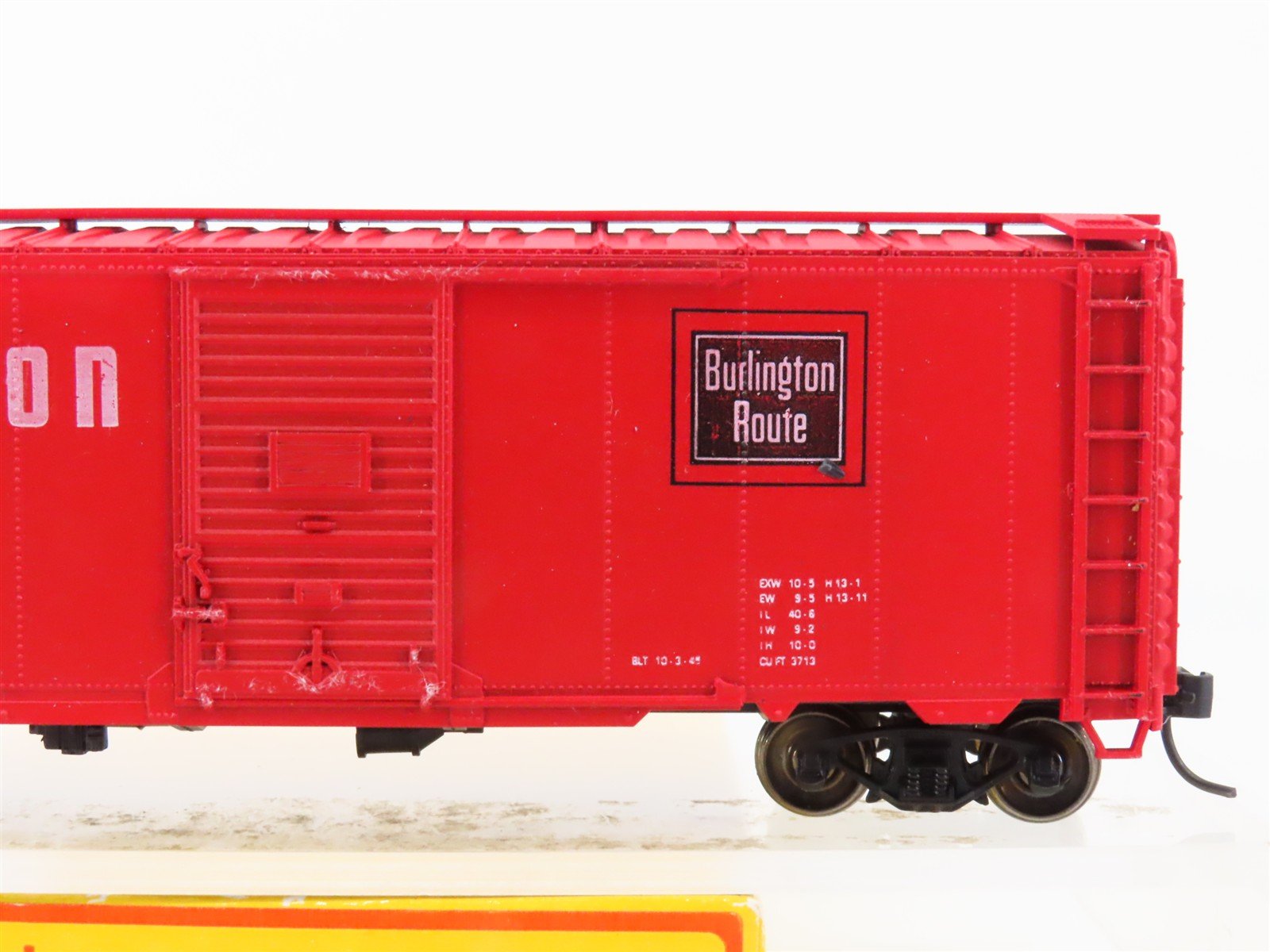 HO Scale Accurail 3216 CB&Q Burlington Route 40' Box Car #61577 - Upgraded