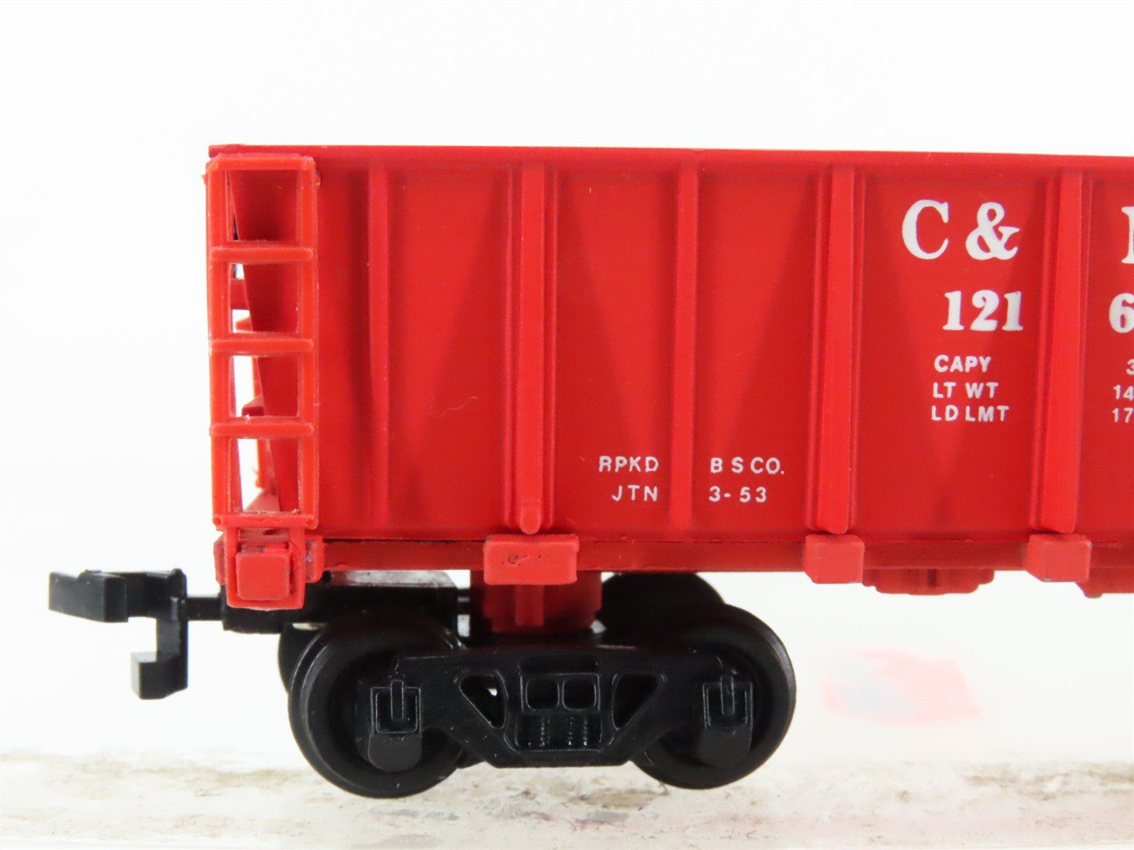 HO Scale Bachmann 77500 C&NW Chicago & North Western Railroad Ore Car #121684
