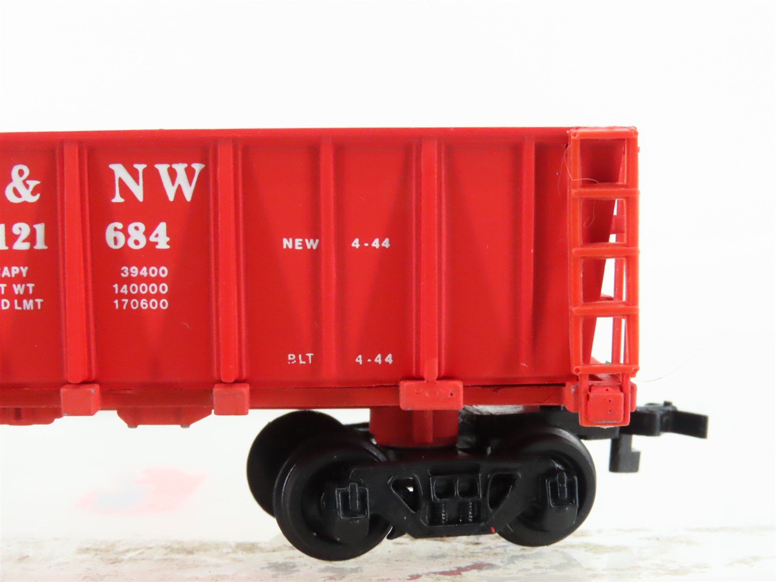 HO Scale Bachmann 77500 C&NW Chicago & North Western Railroad Ore Car #121684
