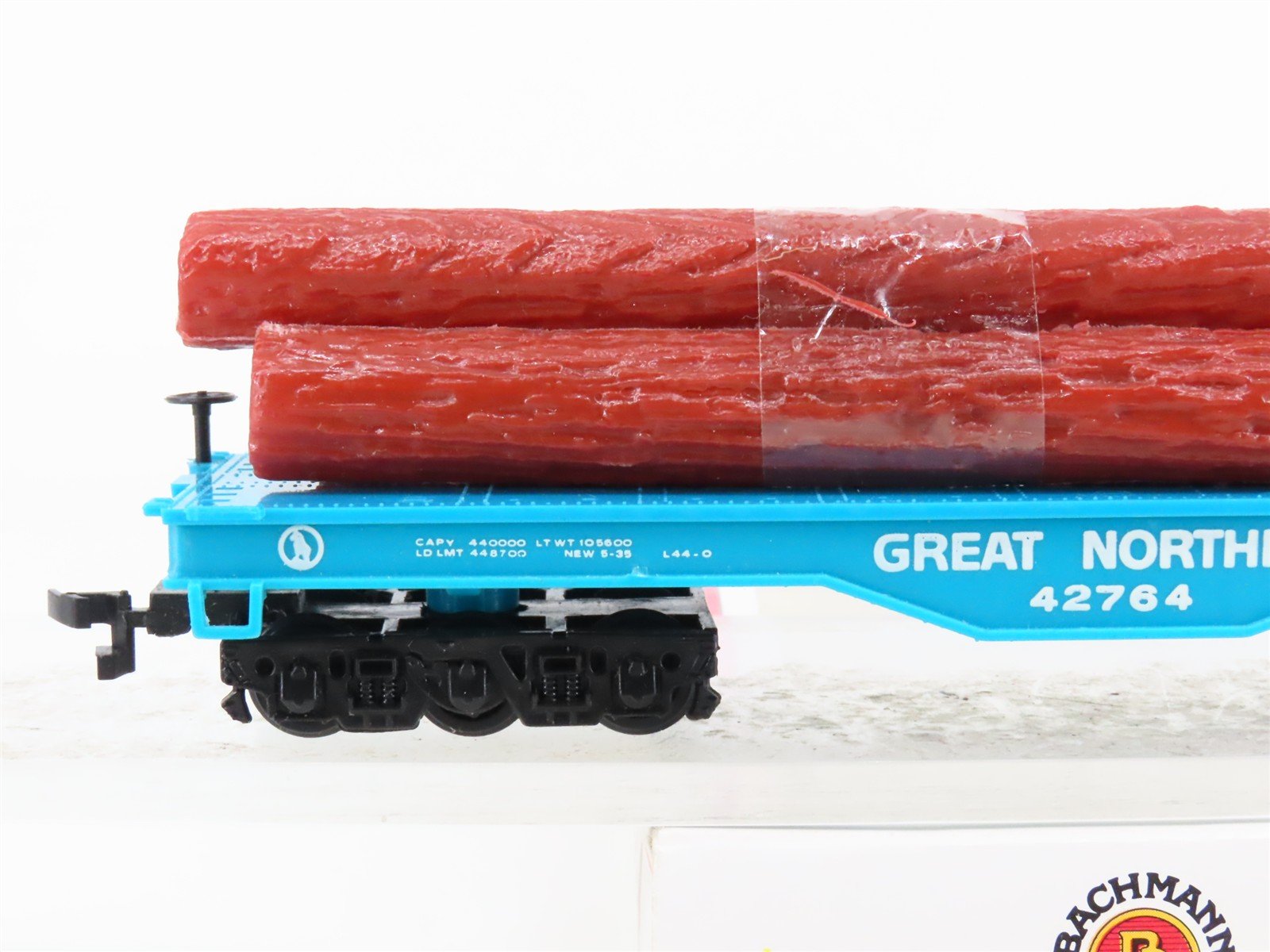 HO Scale Bachmann GN Great Northern Railway Flat Car #42764 w/ Log Load