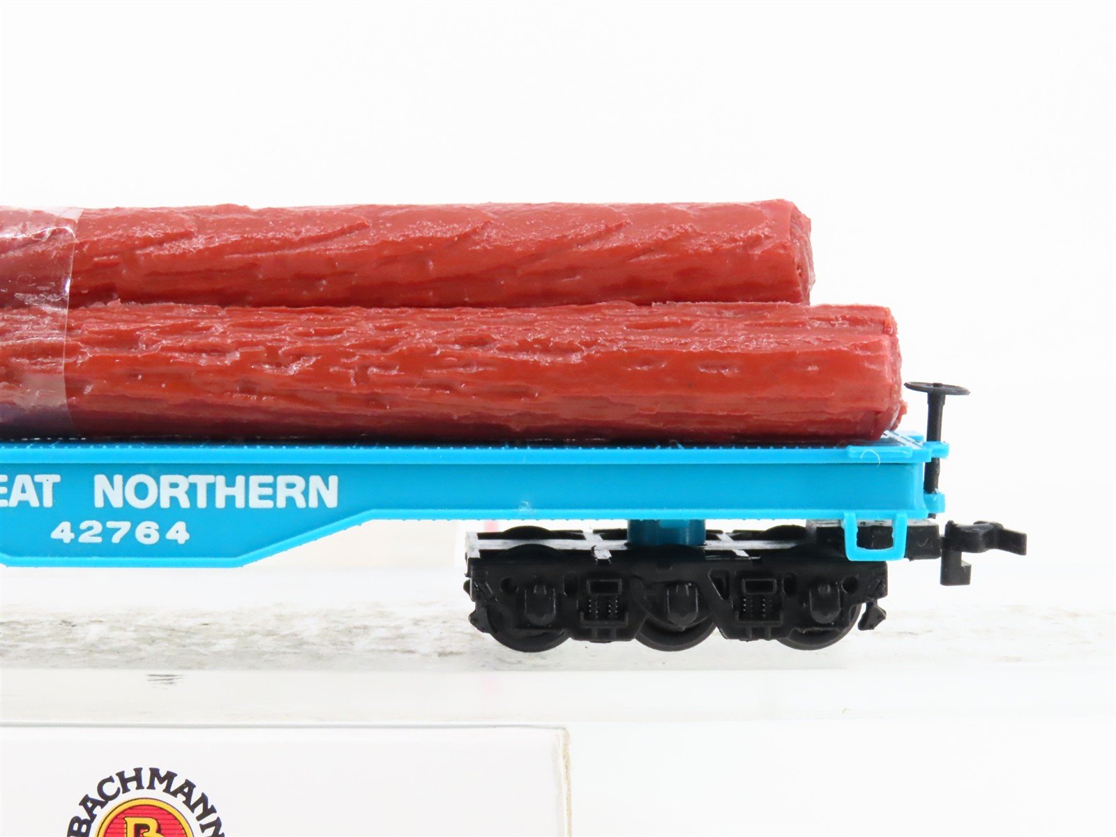 HO Scale Bachmann GN Great Northern Railway Flat Car #42764 w/ Log Load