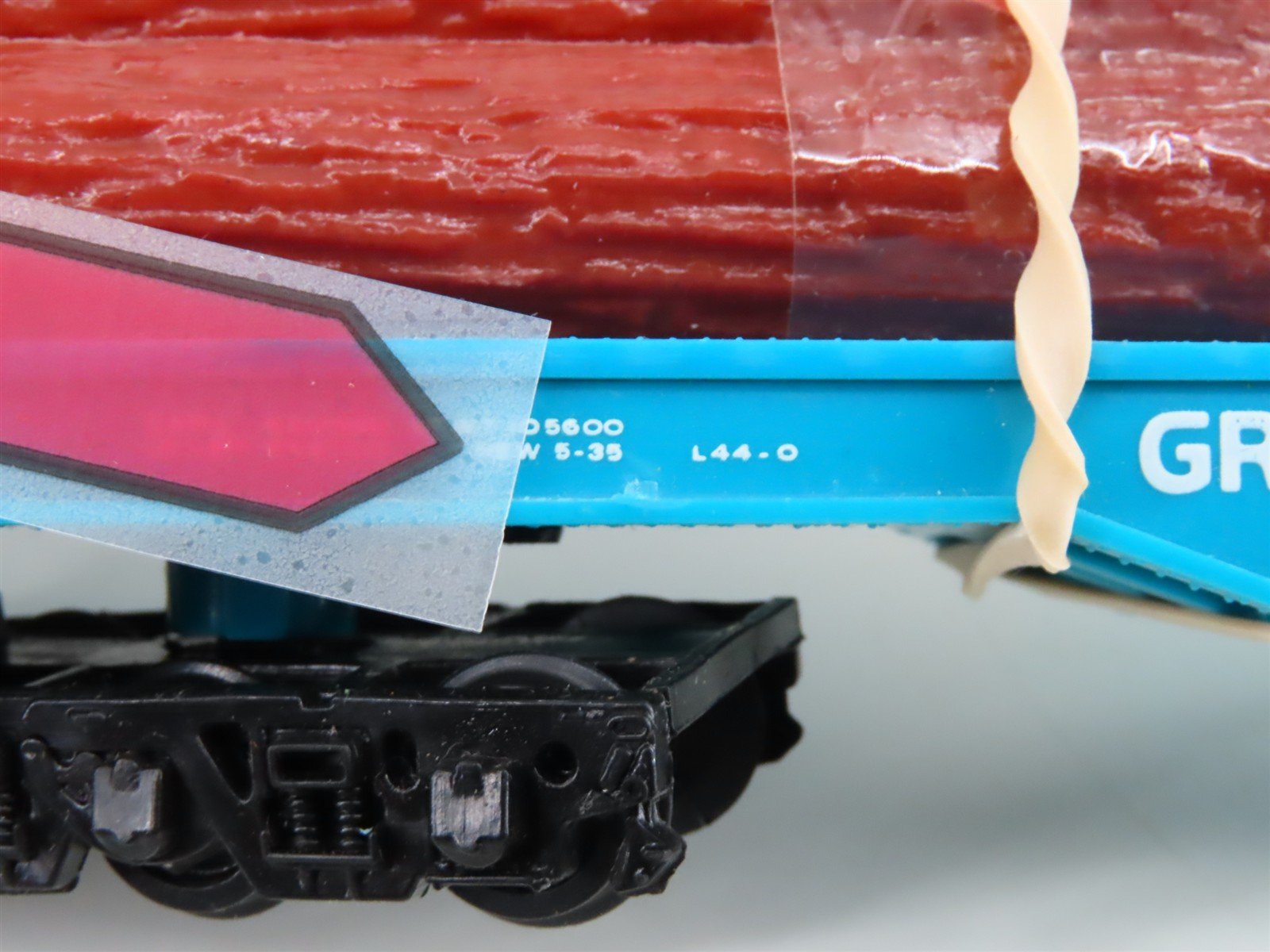 HO Scale Bachmann GN Great Northern Railway Flat Car #42764 w/ Log Load