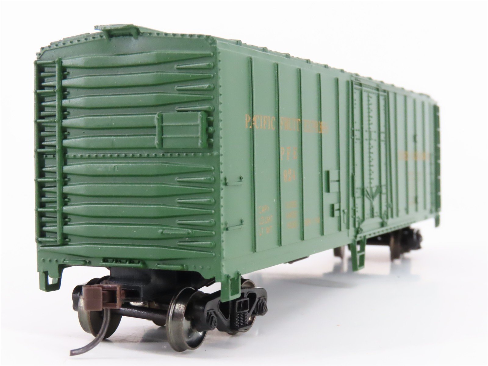 HO Bachmann Silver Series 17948 PFE Pacific Fruit Express Mechanical Reefer #924