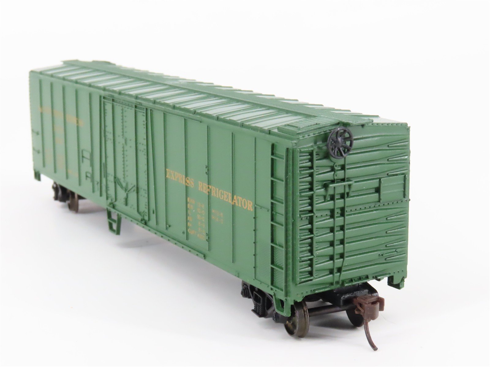 HO Bachmann Silver Series 17948 PFE Pacific Fruit Express Mechanical Reefer #924