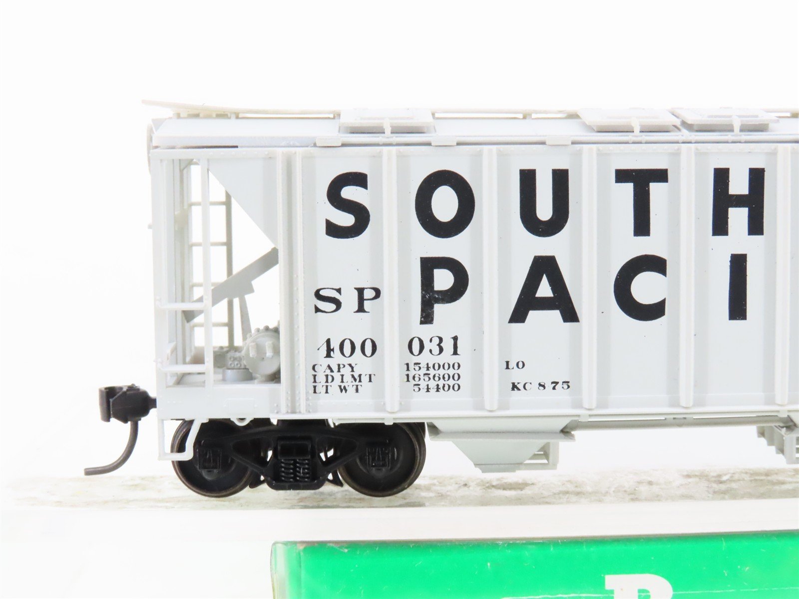 HO Scale Bowser 56136 SP Southern Pacific 2-Bay Covered Hopper #400031 -Upgraded