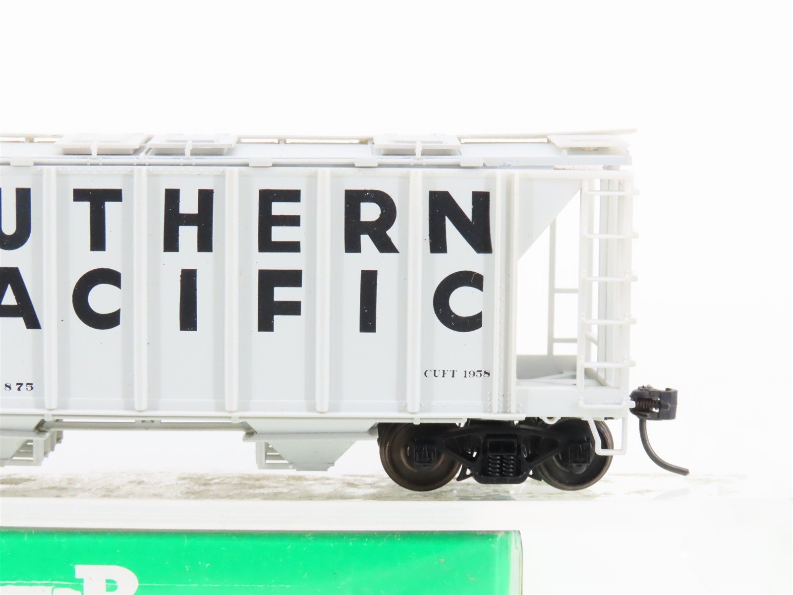 HO Scale Bowser 56136 SP Southern Pacific 2-Bay Covered Hopper #400031 -Upgraded