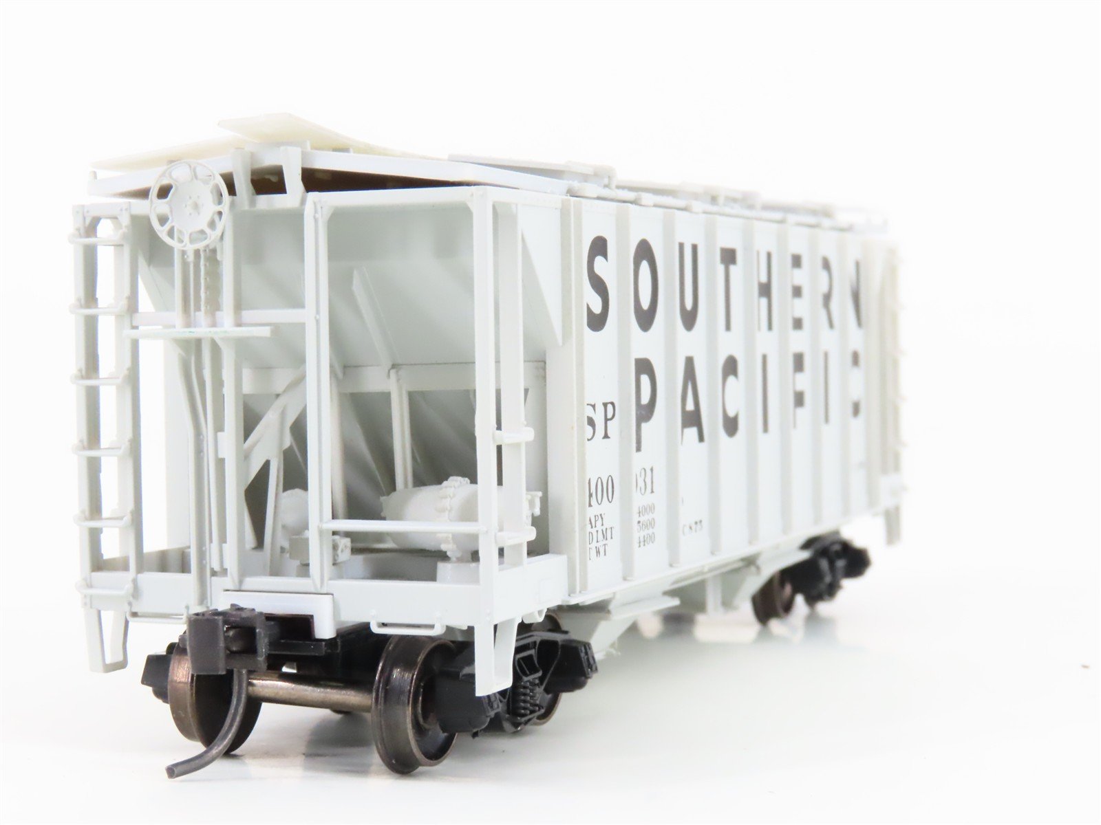 HO Scale Bowser 56136 SP Southern Pacific 2-Bay Covered Hopper #400031 -Upgraded