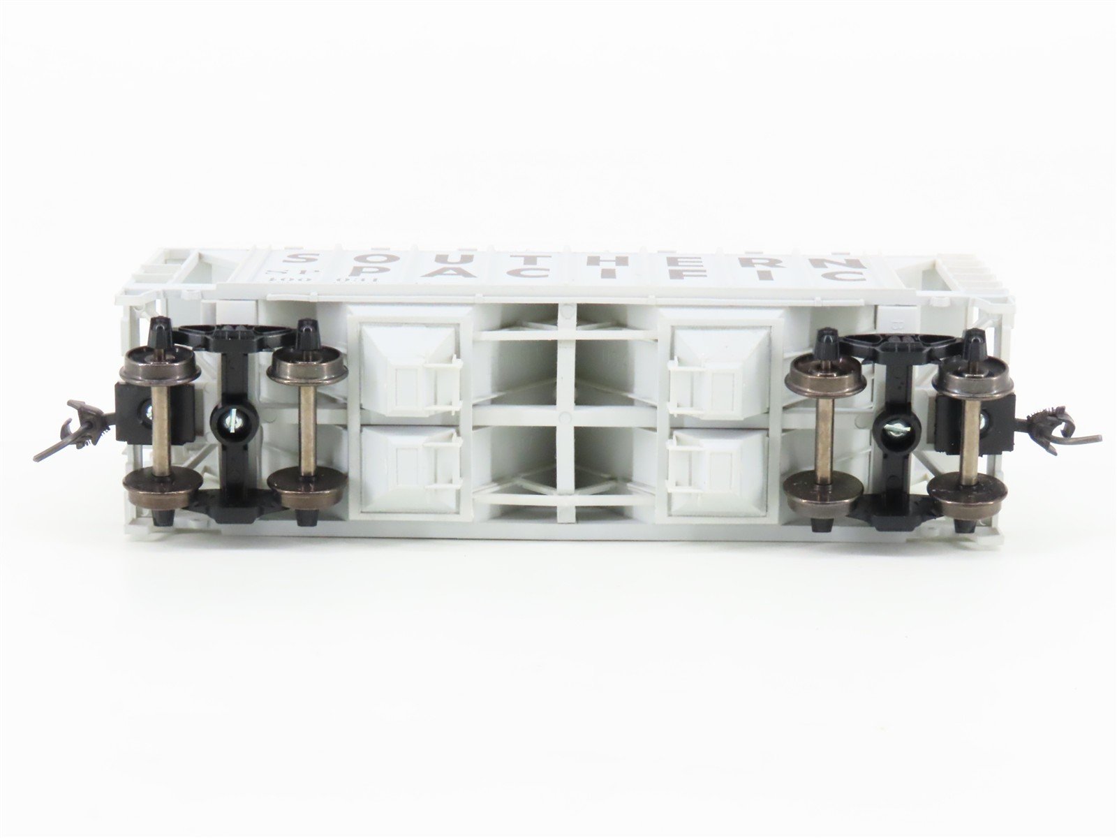 HO Scale Bowser 56136 SP Southern Pacific 2-Bay Covered Hopper #400031 -Upgraded