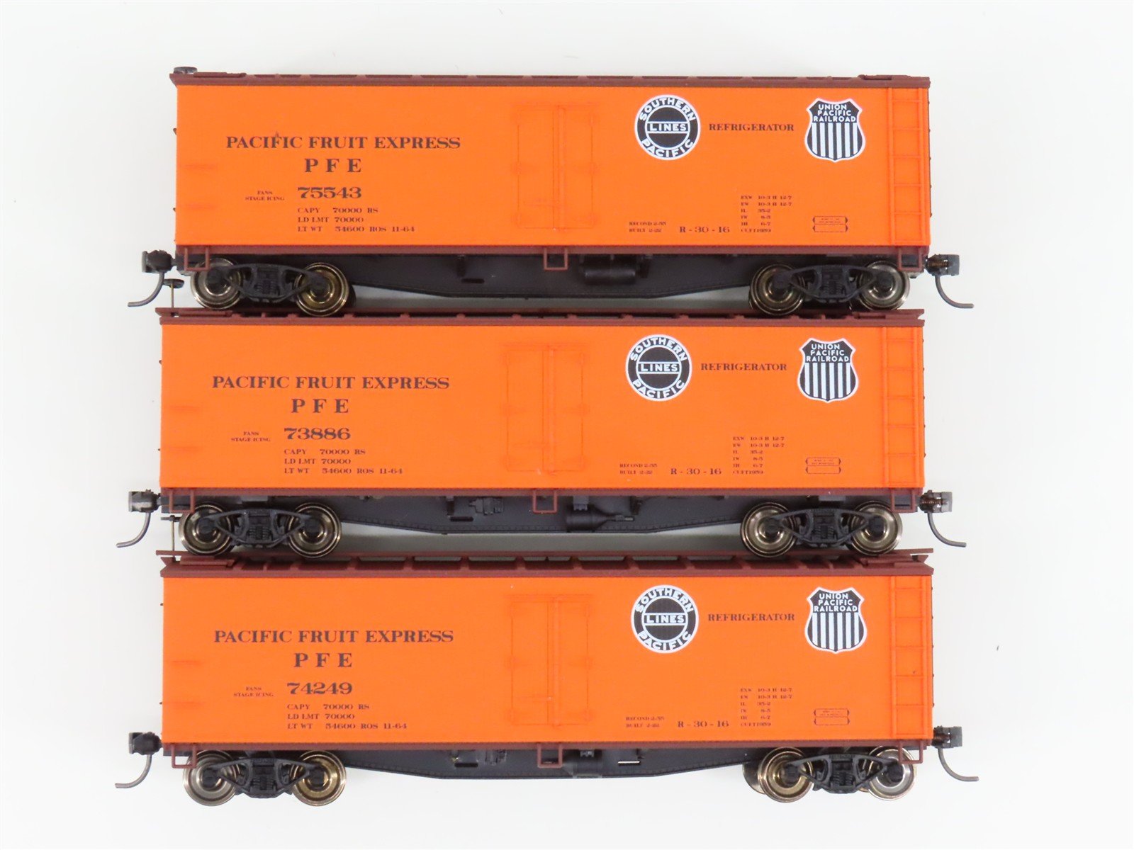 HO Scale Accurail 3353 PFE Pacific Fruit Express 40' Wood Reefer 3-Pack Upgraded