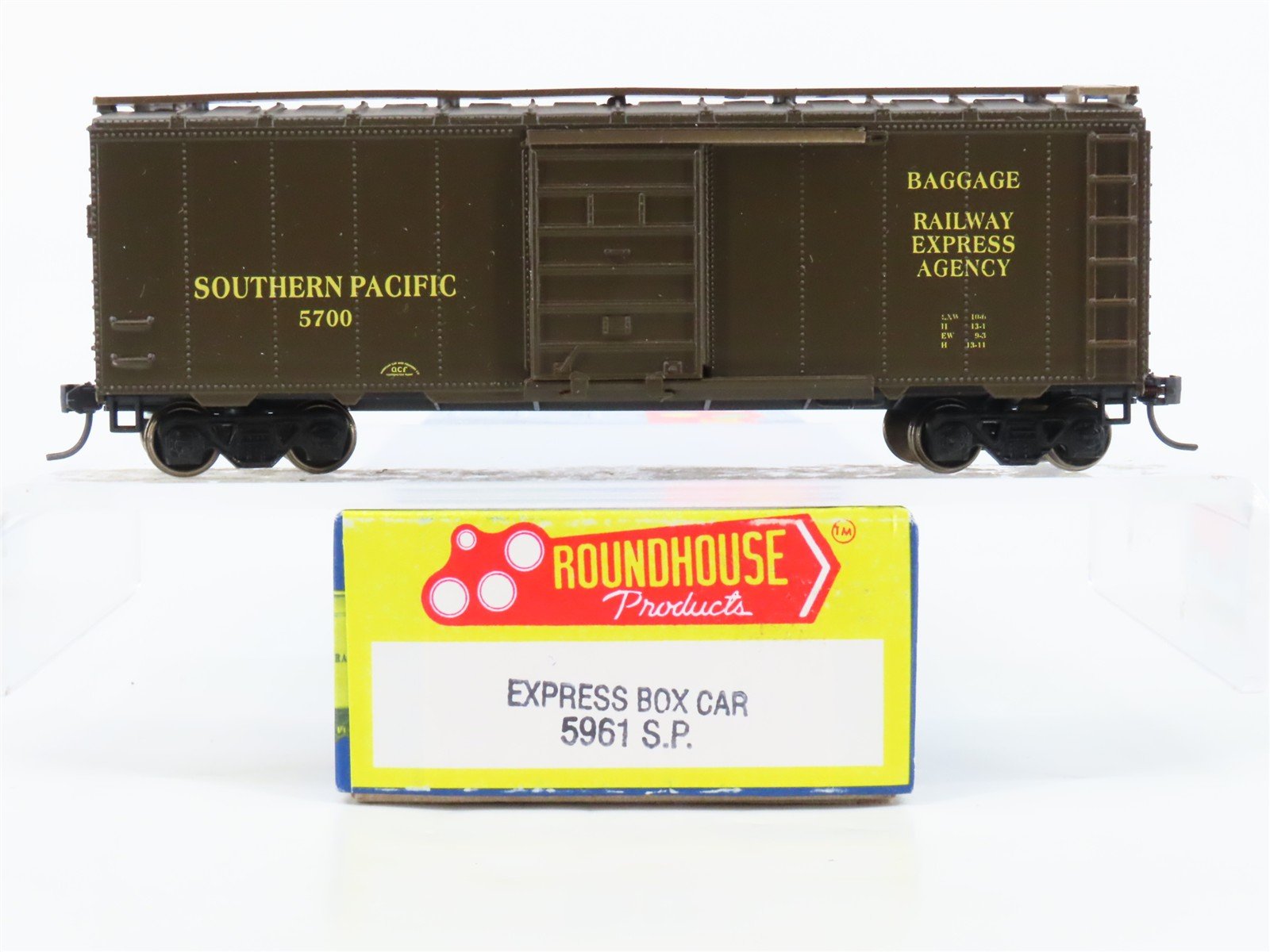 HO Scale Roundhouse 5961 SP Southern Pacific Express Box Car #5700 - Upgraded