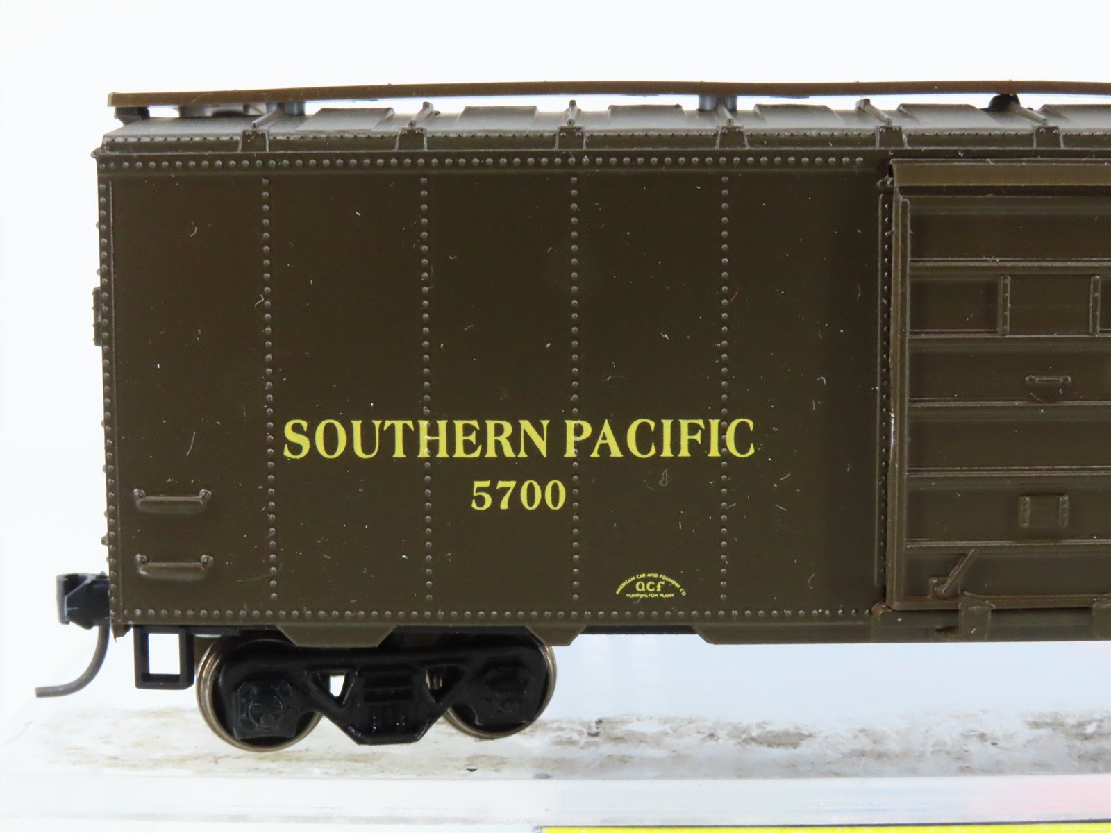 HO Scale Roundhouse 5961 SP Southern Pacific Express Box Car #5700 - Upgraded