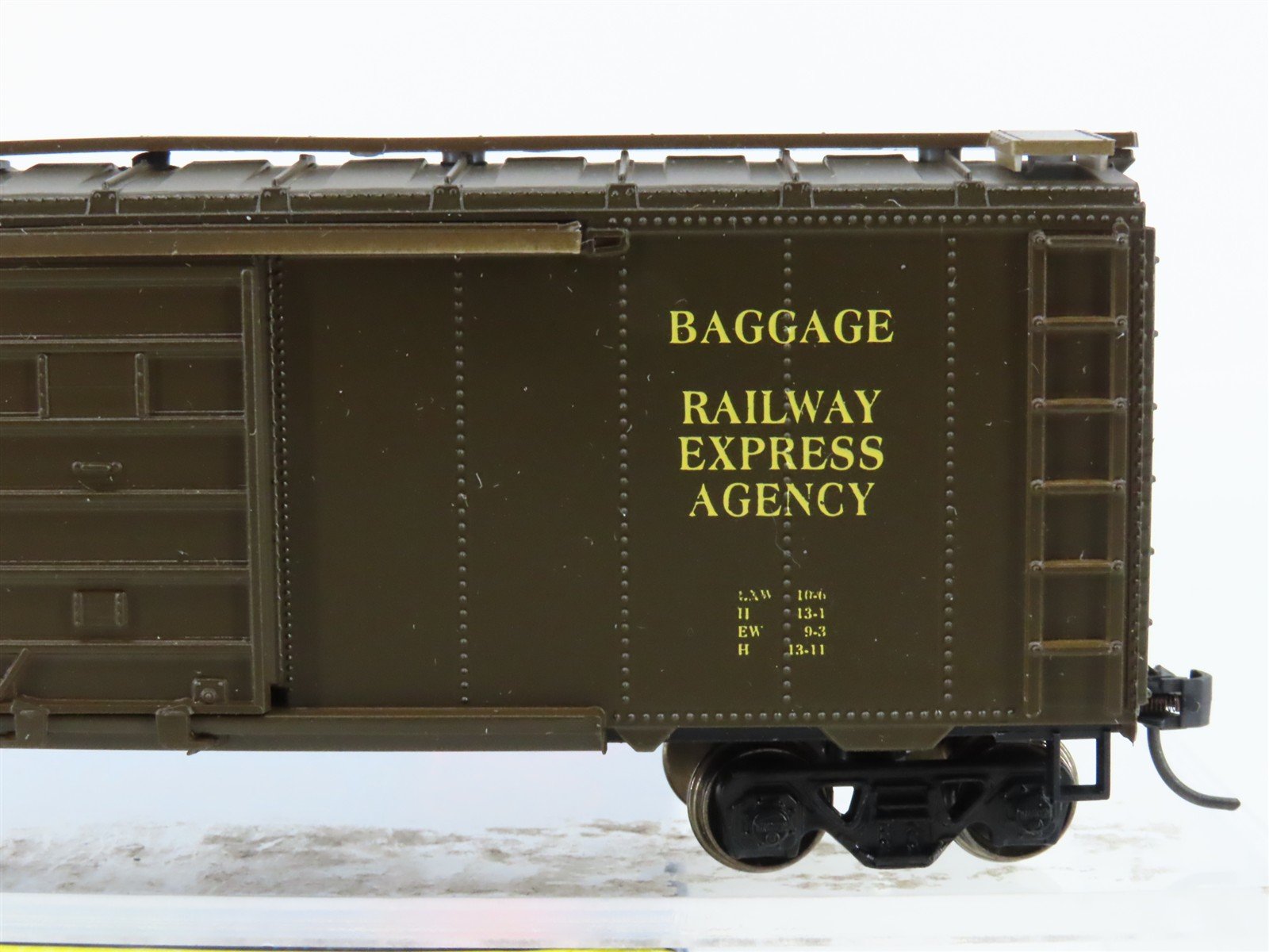 HO Scale Roundhouse 5961 SP Southern Pacific Express Box Car #5700 - Upgraded