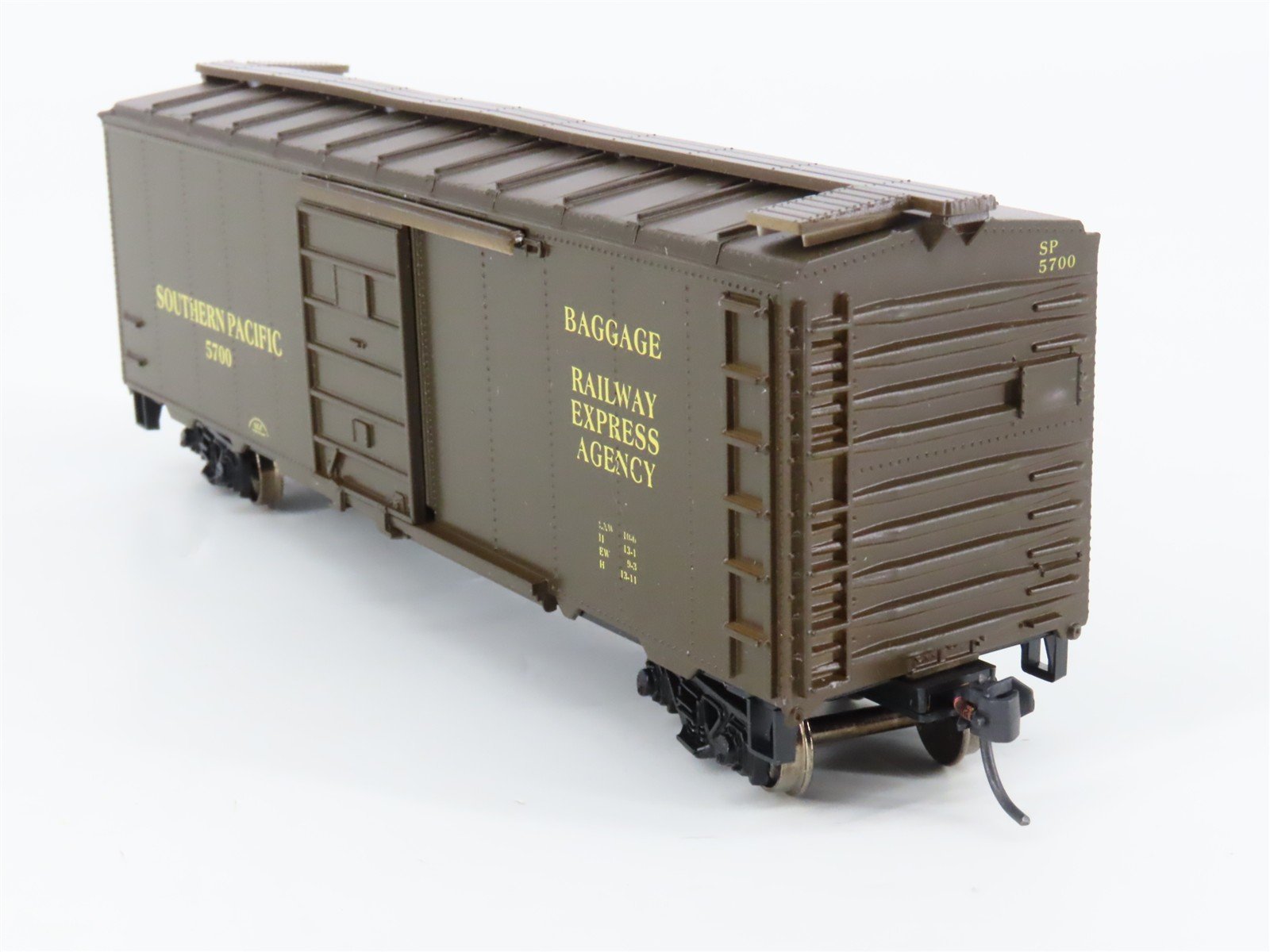 HO Scale Roundhouse 5961 SP Southern Pacific Express Box Car #5700 - Upgraded