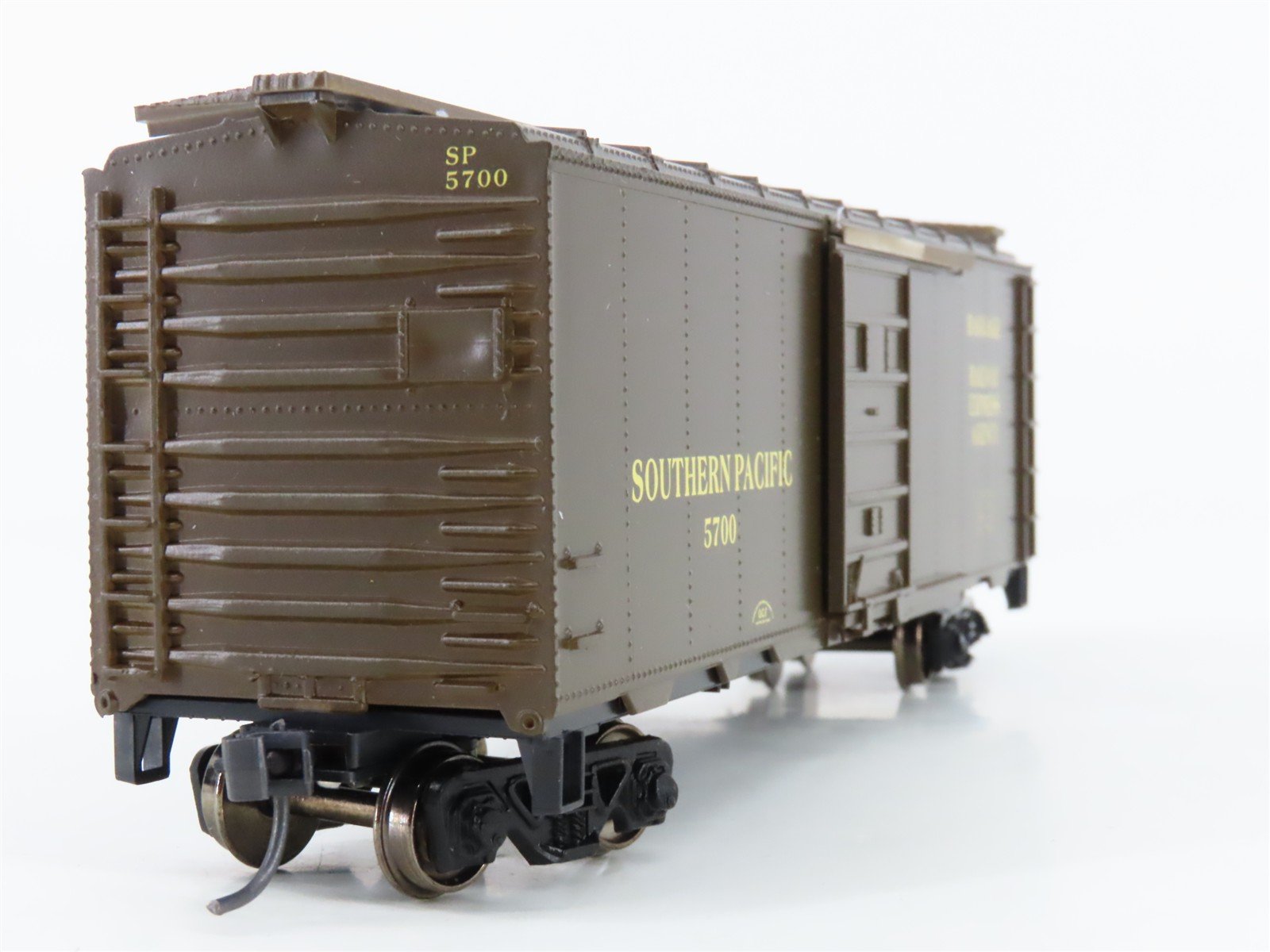 HO Scale Roundhouse 5961 SP Southern Pacific Express Box Car #5700 - Upgraded