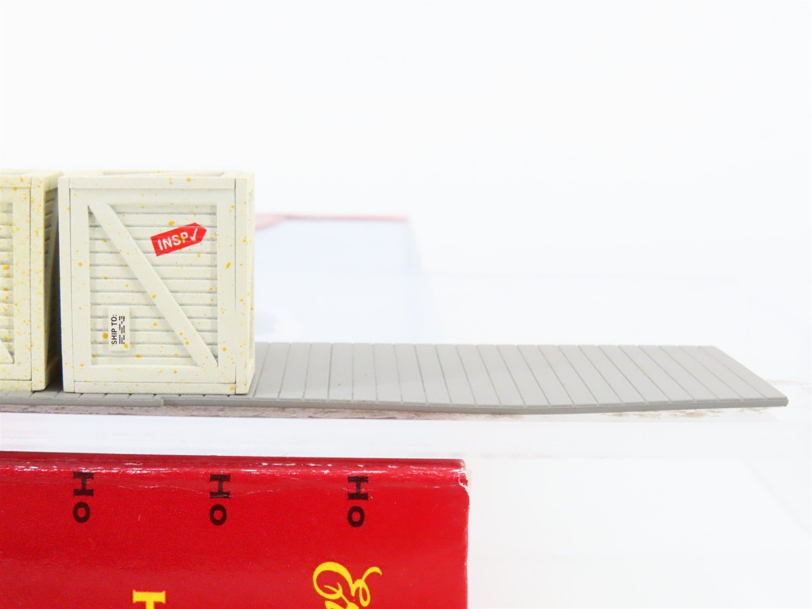 HO Scale Ertl 4272 Large Vertical Crates Box Car Load