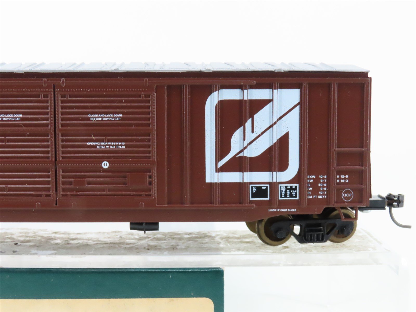 HO Scale LBF 51003 WP Western Pacific Railroad 52' Double Door Box Car #38317