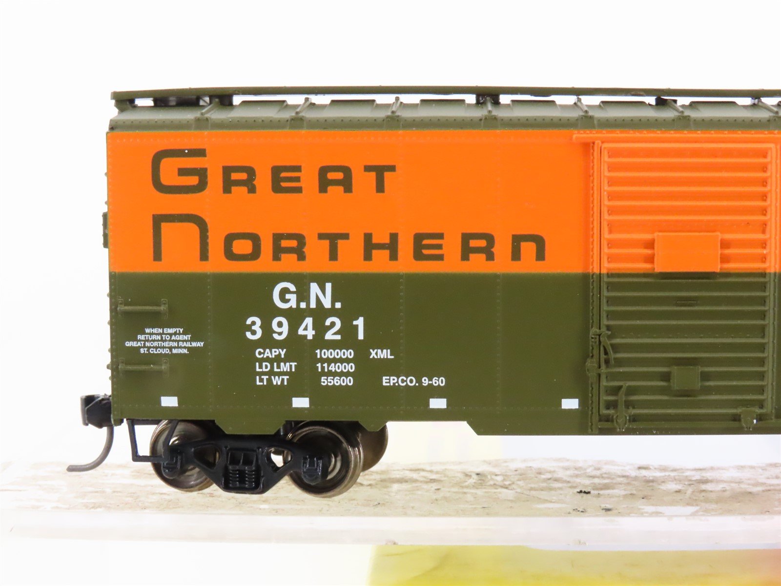 HO Scale Roundhouse 20401 GN Great Northern 40' Single Door Box Car #39421