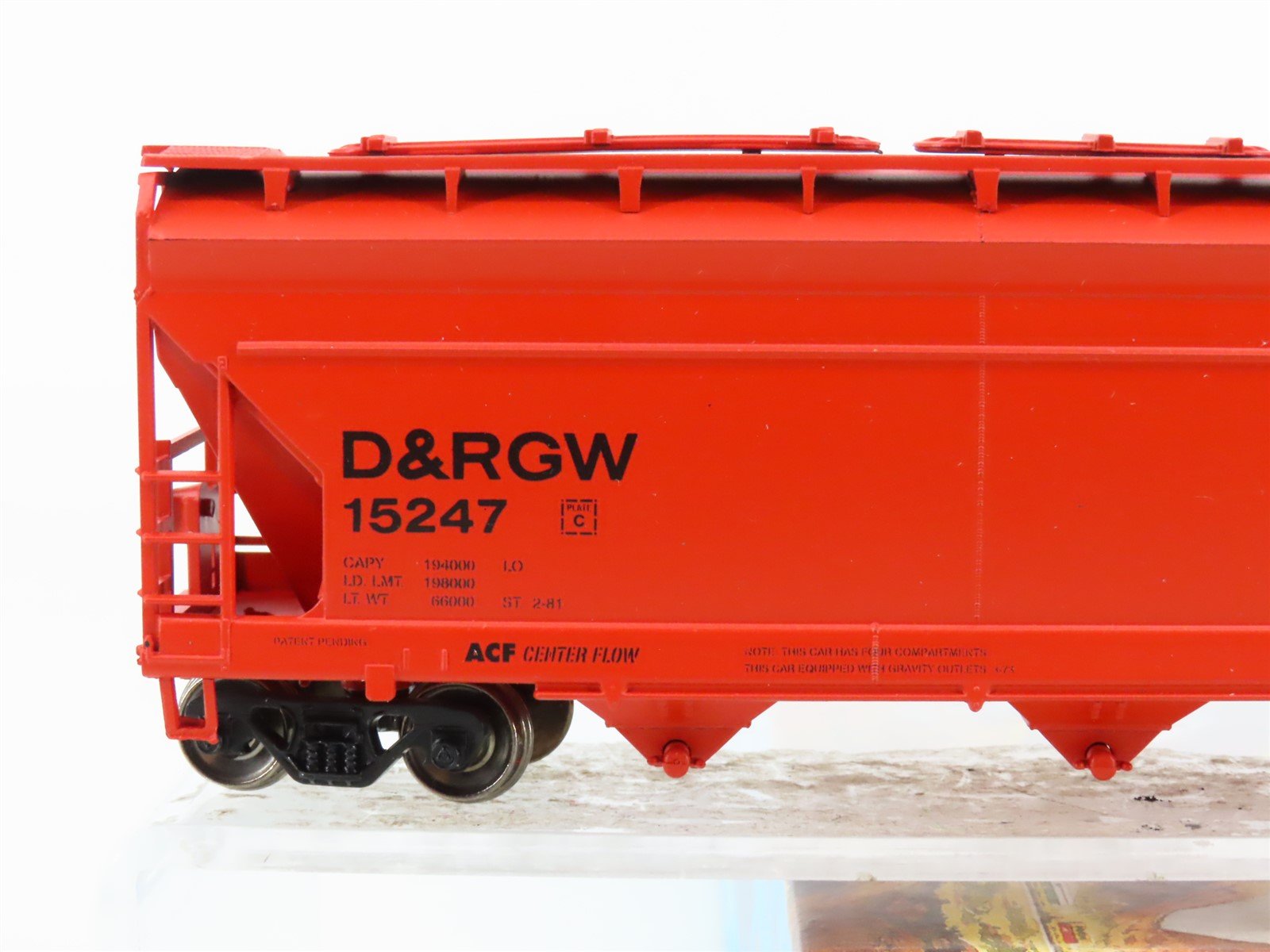 HO Scale Athearn 1906 D&RGW Rio Grande Centerflow 4-Bay Covered Hopper #15247