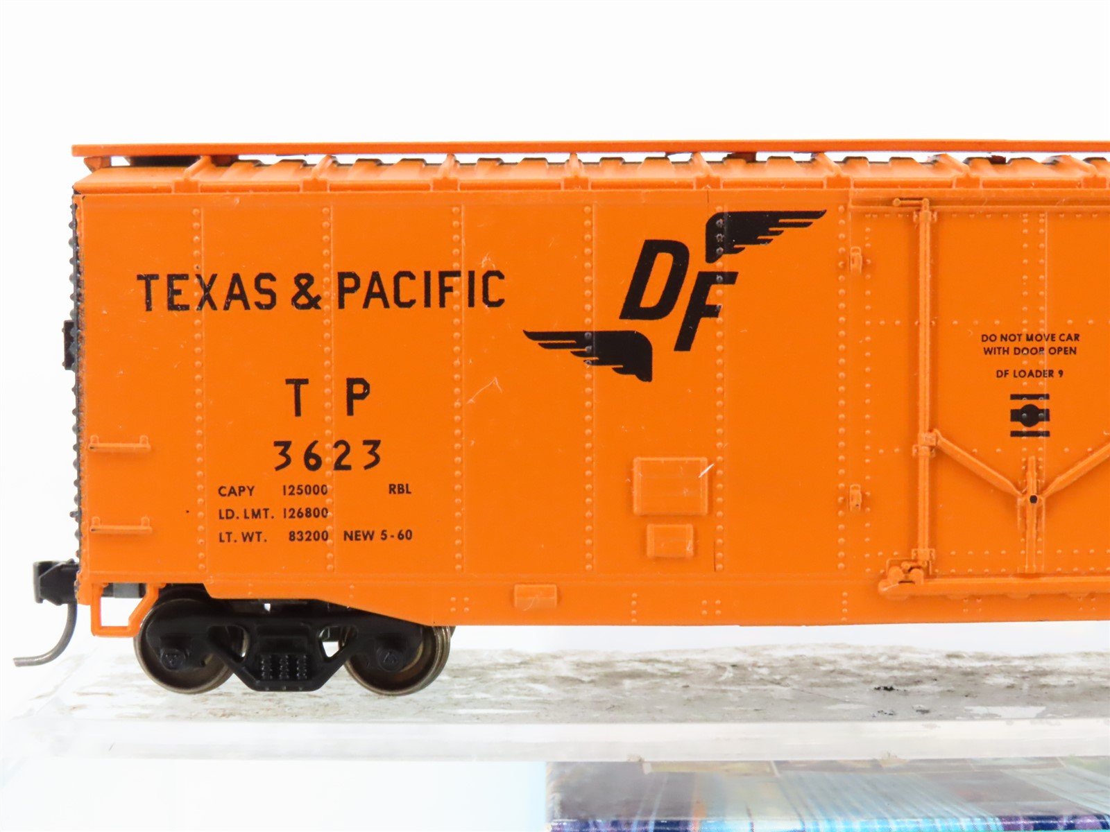 HO Scale Athearn Rail Runner 182 TP Texas & Pacific 50' Plug Door Box Car #3623