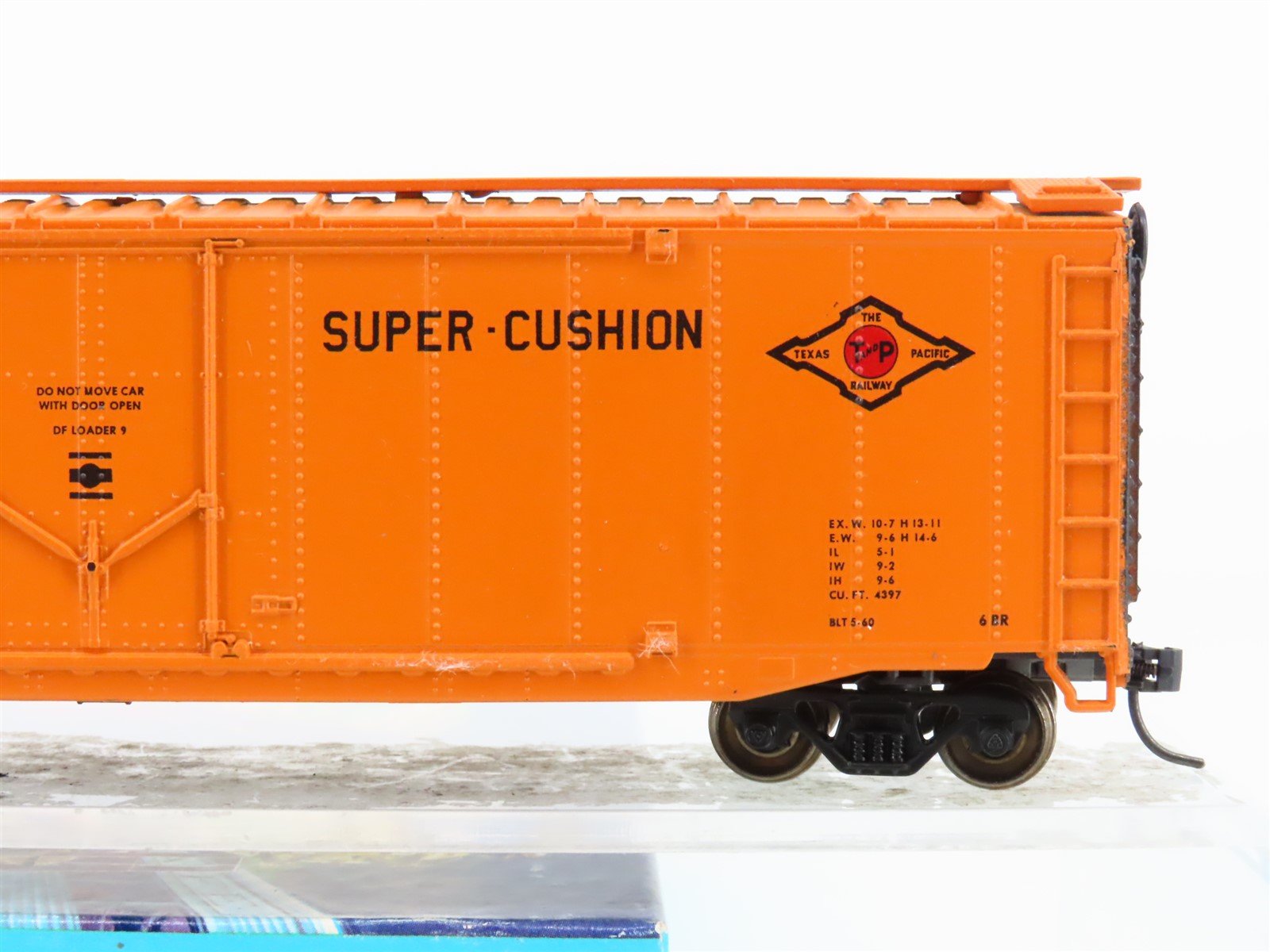 HO Scale Athearn Rail Runner 182 TP Texas & Pacific 50' Plug Door Box Car #3623